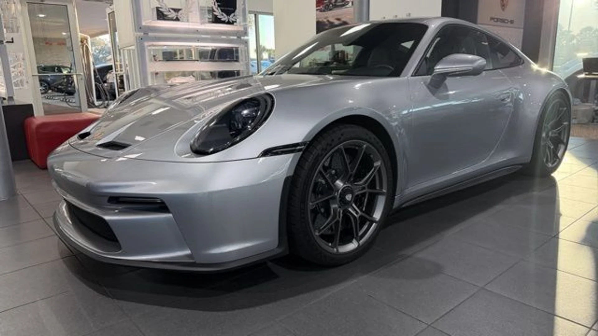 mph009_592381063_d99cae02cbdfb18551df4accdb4e8b11x_728183c0f9