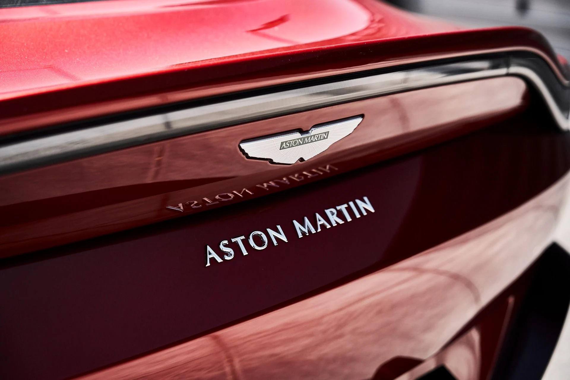 mph009_600241657_Used_2020_Aston_Martin_Vantage_Base_1777504259_c93548a942