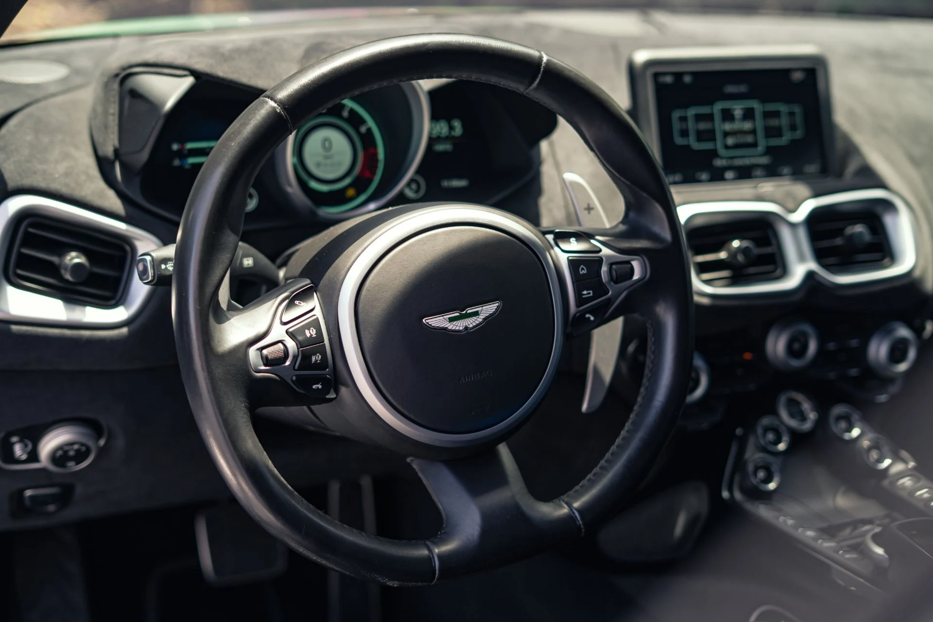 mph009_609192625_Used_2019_Aston_Martin_Vantage_1783985517_b160308c9d