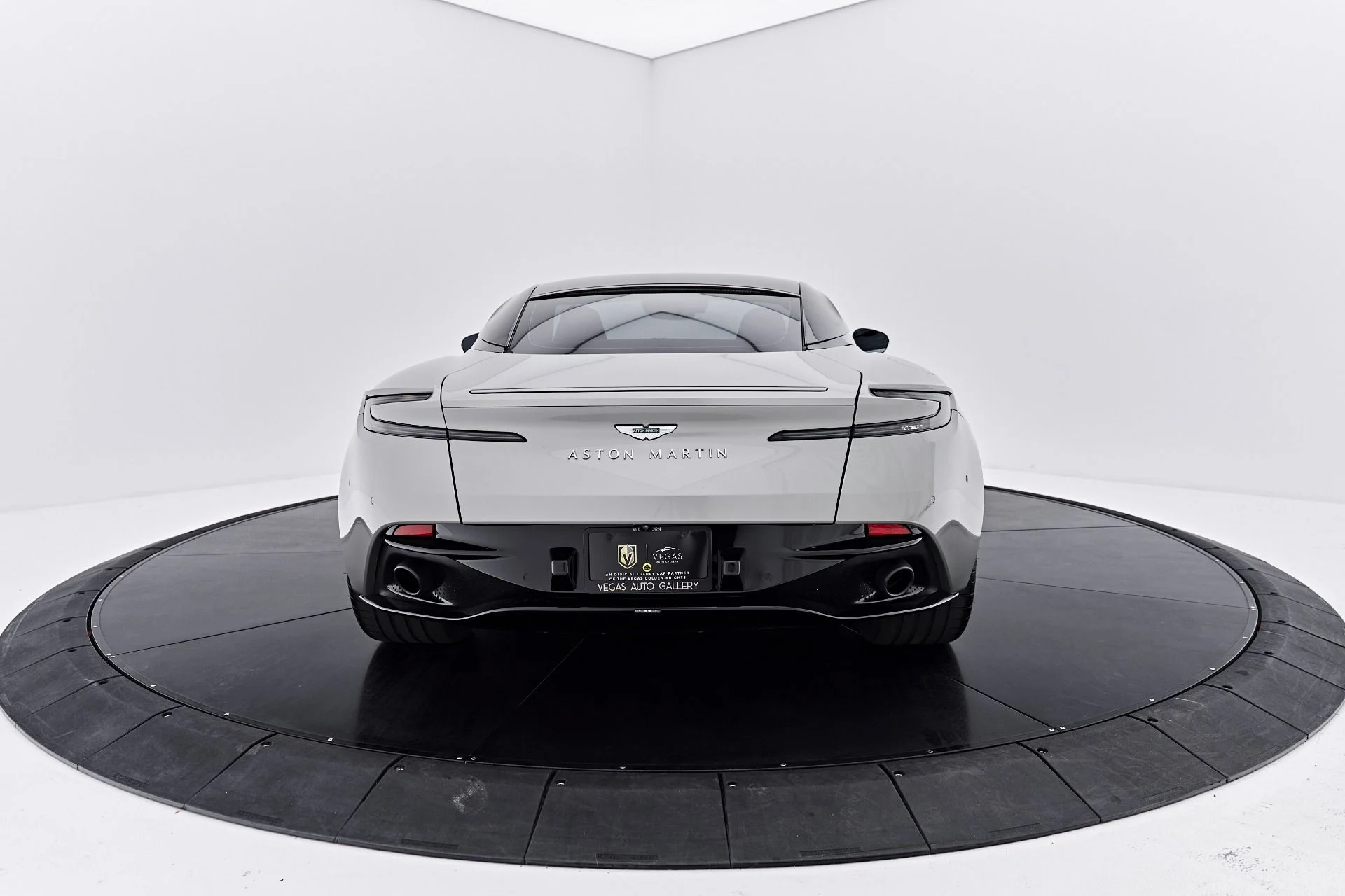 mph009_624452943_Used_2024_Aston_Martin_DB_12_1789627711_af340f6d2d