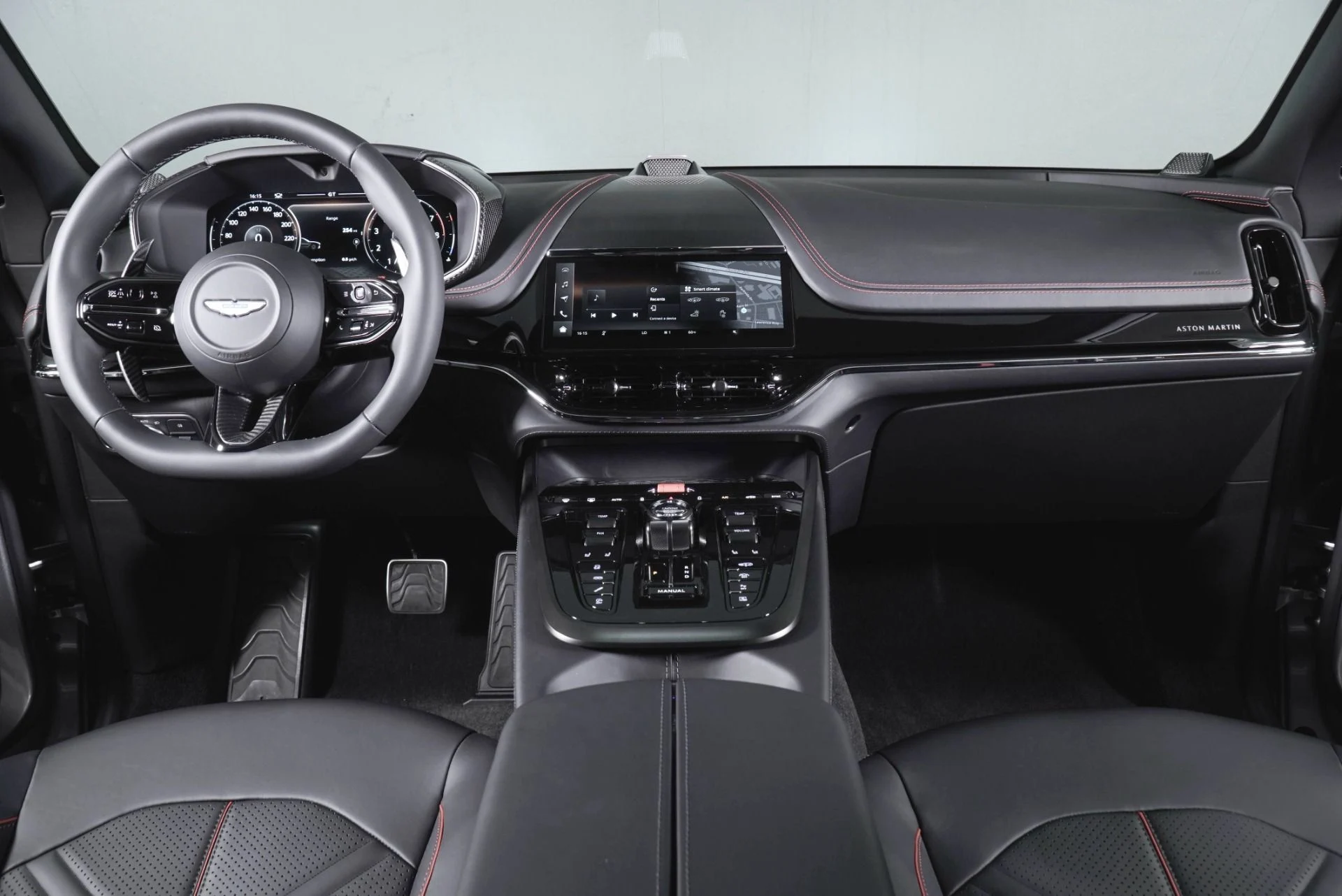 mph009_626248813_New_2026_Aston_Martin_DBX_S_1781900282_4722352853