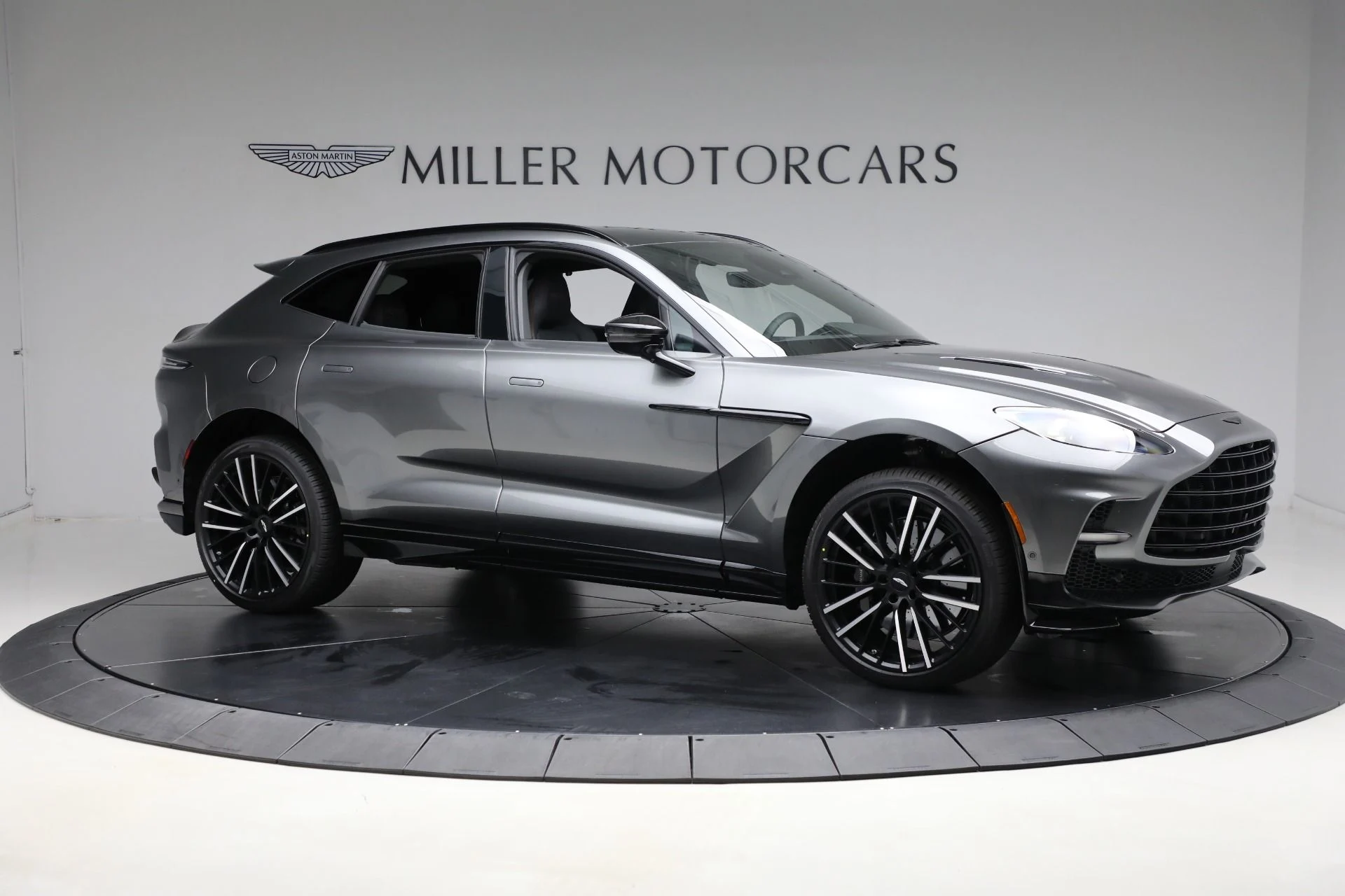 mph009_635350361_New_2025_Aston_Martin_DBX_707_226358bca9