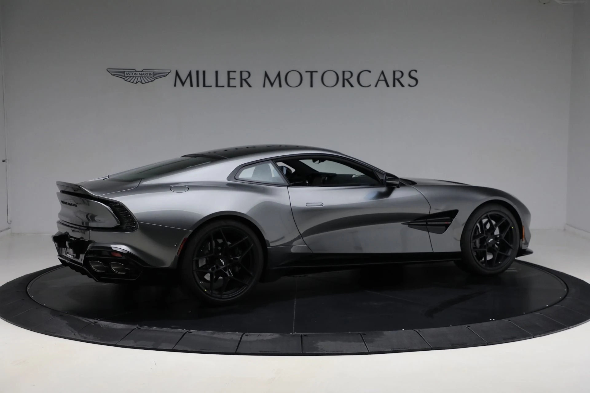 mph009_652667733_New_2025_Aston_Martin_Vanquish_6441267661