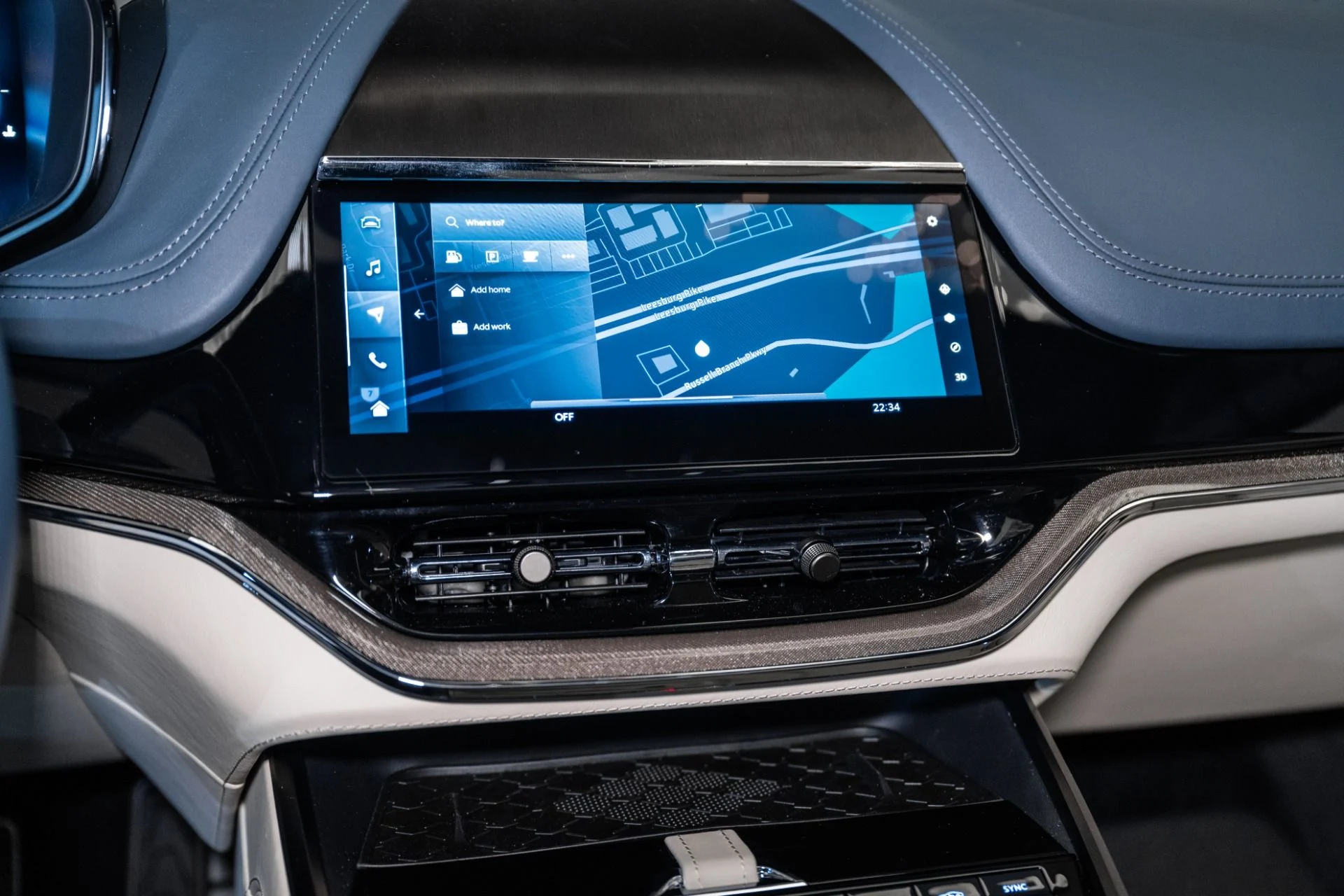 mph009_663240254_Used_2025_Aston_Martin_DBX_707_1734711890_19adaa9b97