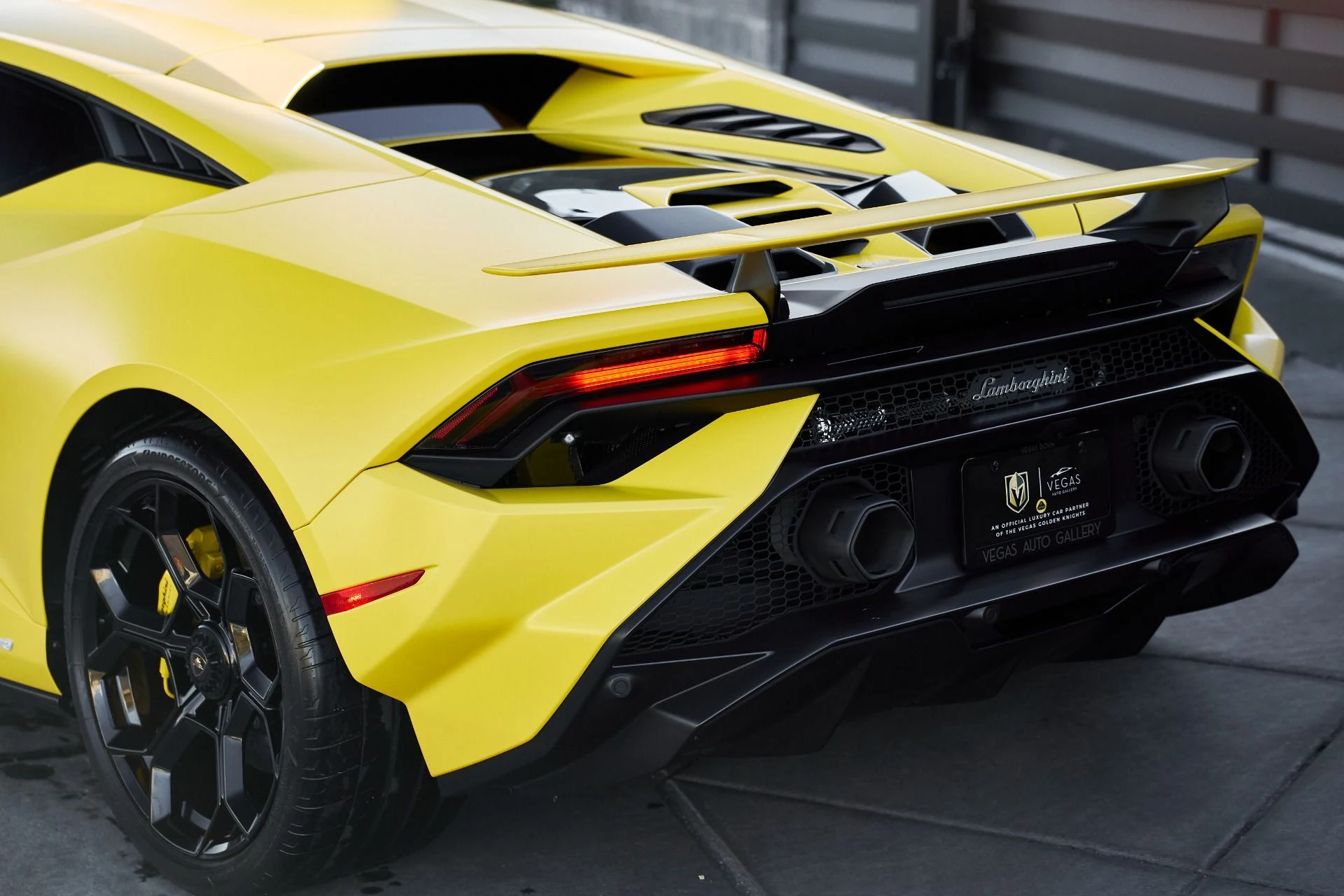 mph009_663799552_Used_2023_Lamborghini_Huracan_Tecnica_Base_1765333469_3146a7b94b