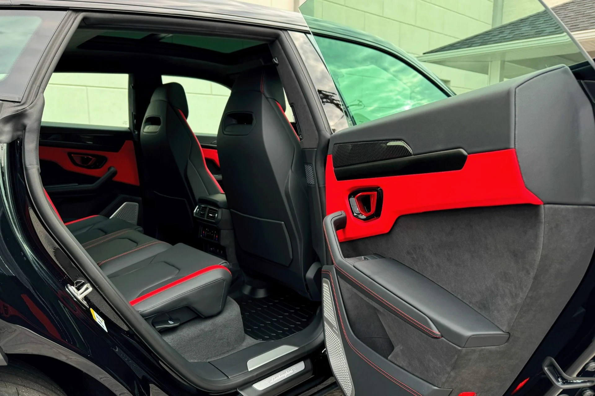 mph009_670160298_Used_2025_Lamborghini_Urus_SE_1744358429_d76b5c0775