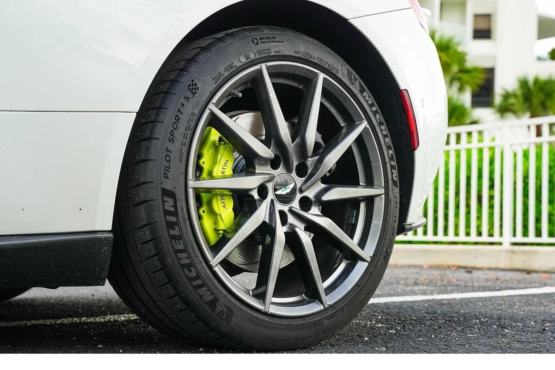 mph009_678387689_Used_2019_Aston_Martin_DB_11_Volante_1768416500_e545ecb25b