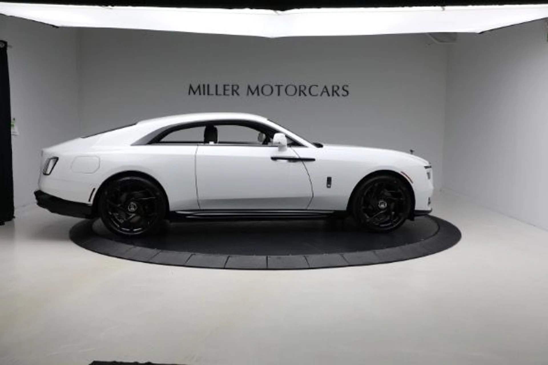 mph009_682223451_New_2025_Rolls_Royce_Black_Badge_Spectre_80d08a4cbb