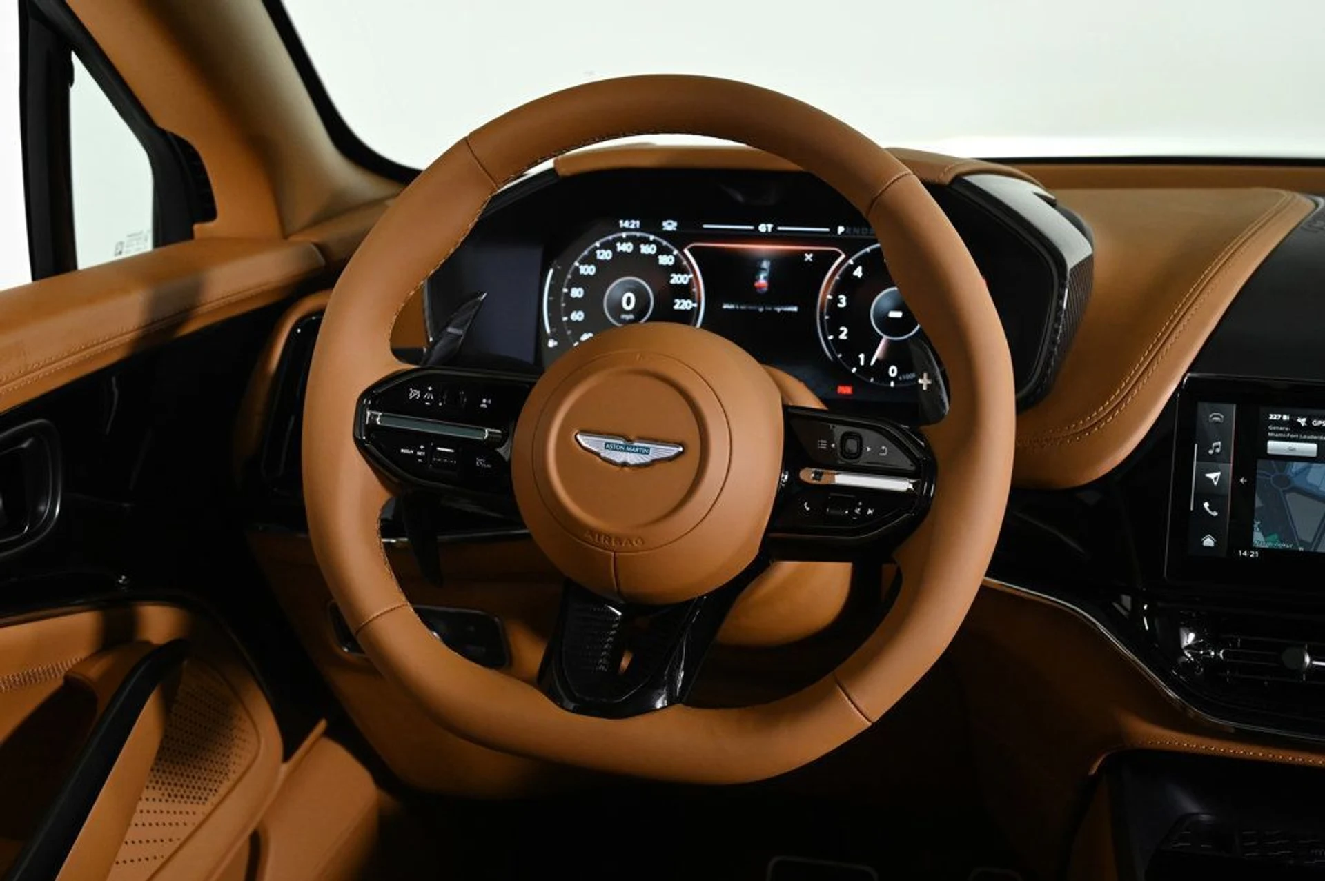 mph009_682317466_new_2026_aston_martin_dbx_707awd_11350_22969430_10_1024_2baa215bb0