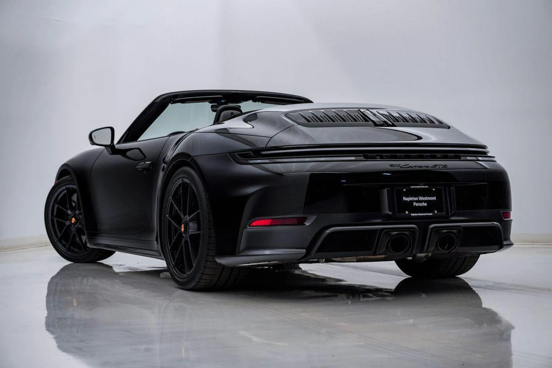 mph009_682441611_x_J_Fkd_Tip_U_Ga_Aq_P76_Noe1q_S3_AXMM_37aa132c25