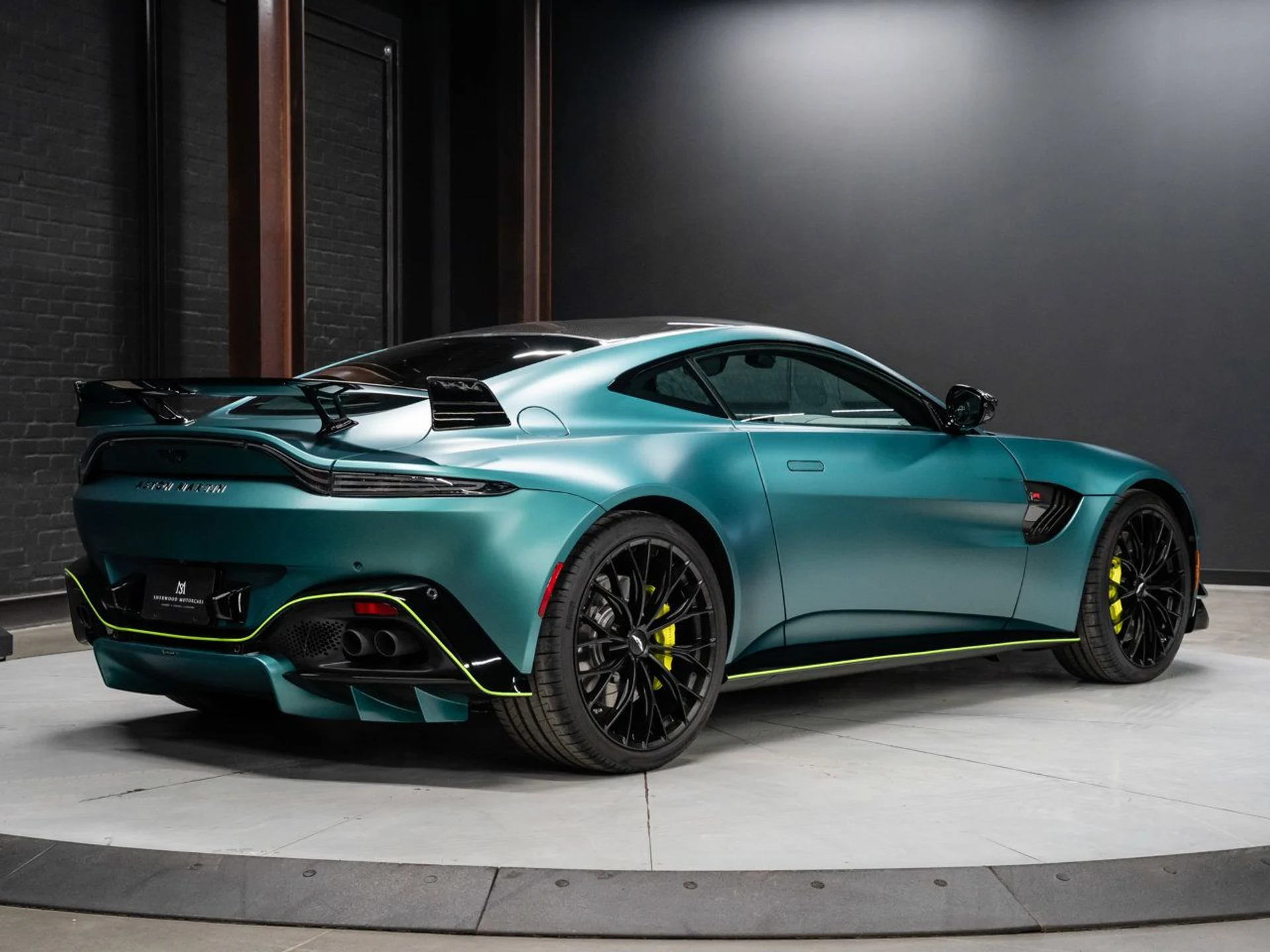 mph009_687459534_aston_martin_vantage_2023_f55af8189f