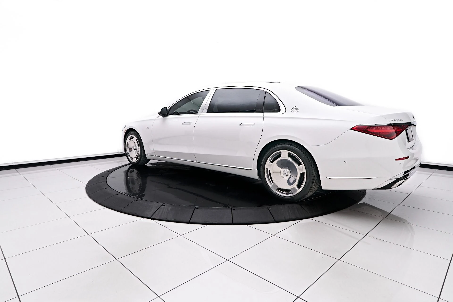 mph009_687502711_Used_2024_Mercedes_Benz_S_Class_Maybach_S_680_1749232025_1d4f002fa0