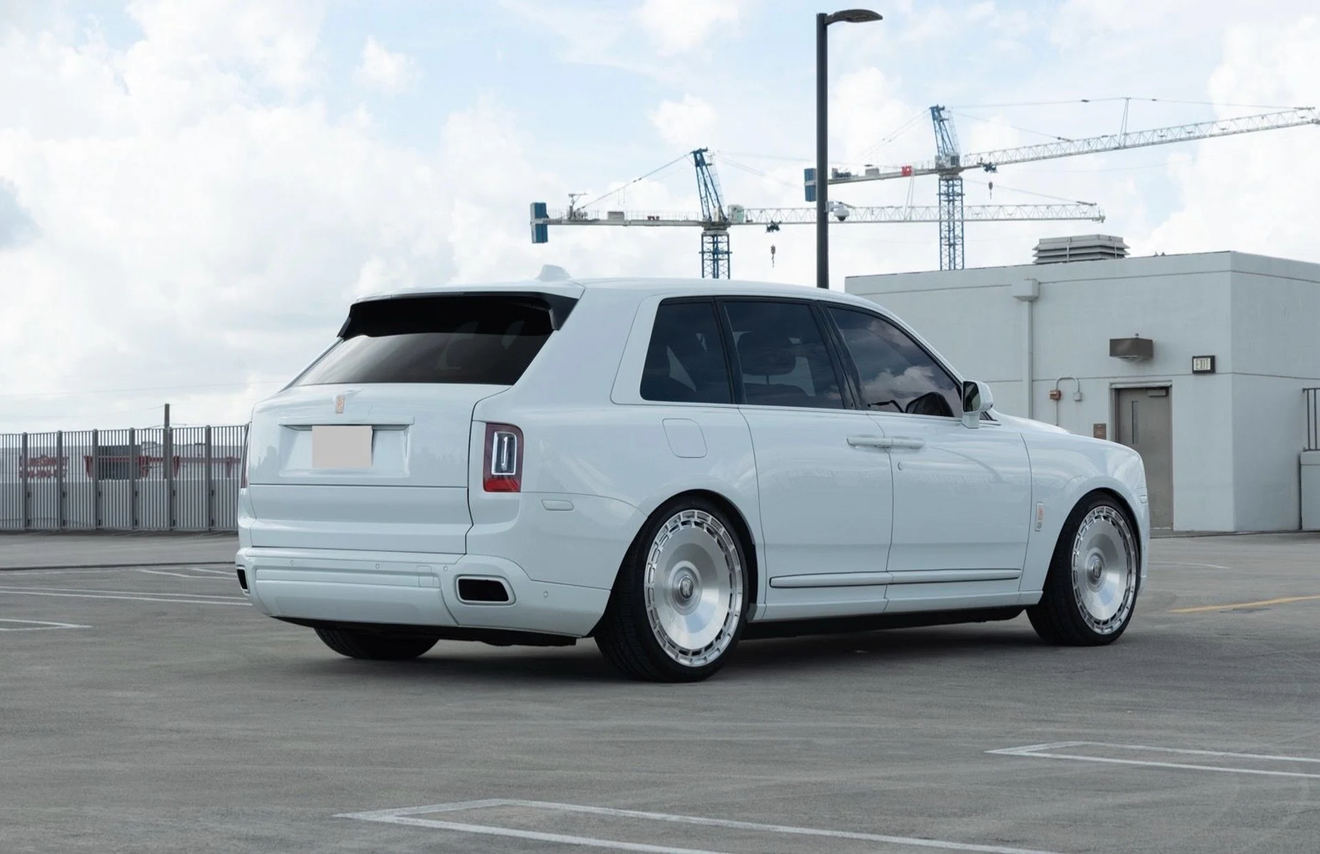 mph009_692983900_Used_2020_Rolls_Royce_Cullinan_1764721010_cf0d0c1f06