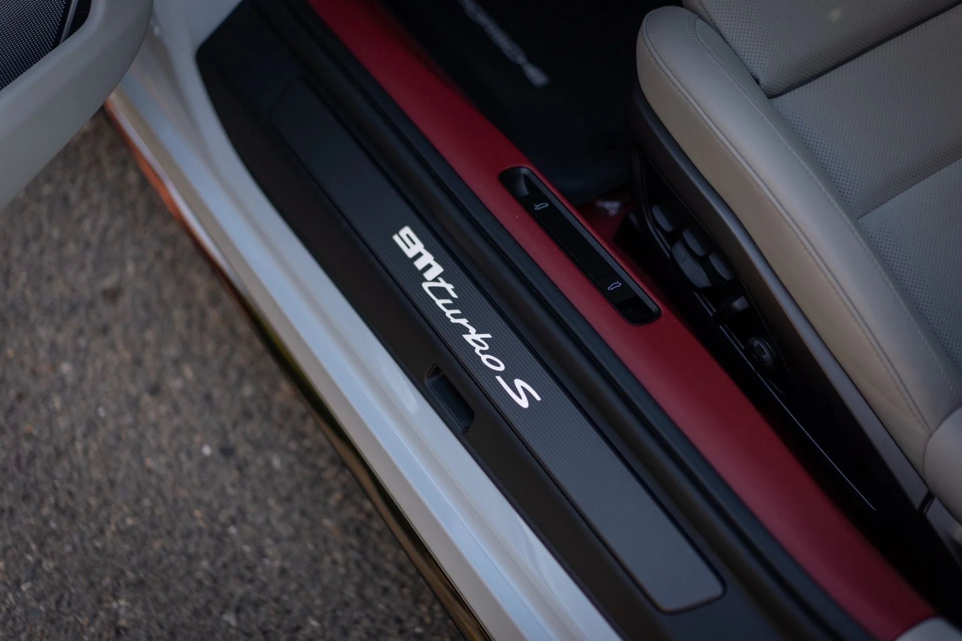 mph009_70362473_Used_2022_Porsche_911_Turbo_S_1790876730_b36d6ca132