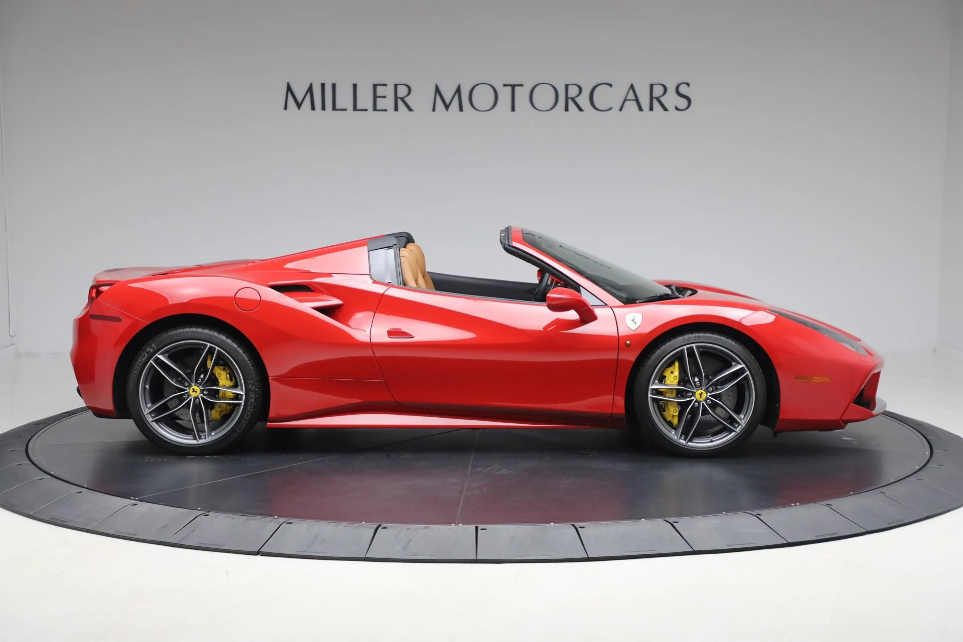 mph009_71912612_Used_2018_Ferrari_488_Spider_d0fc170412