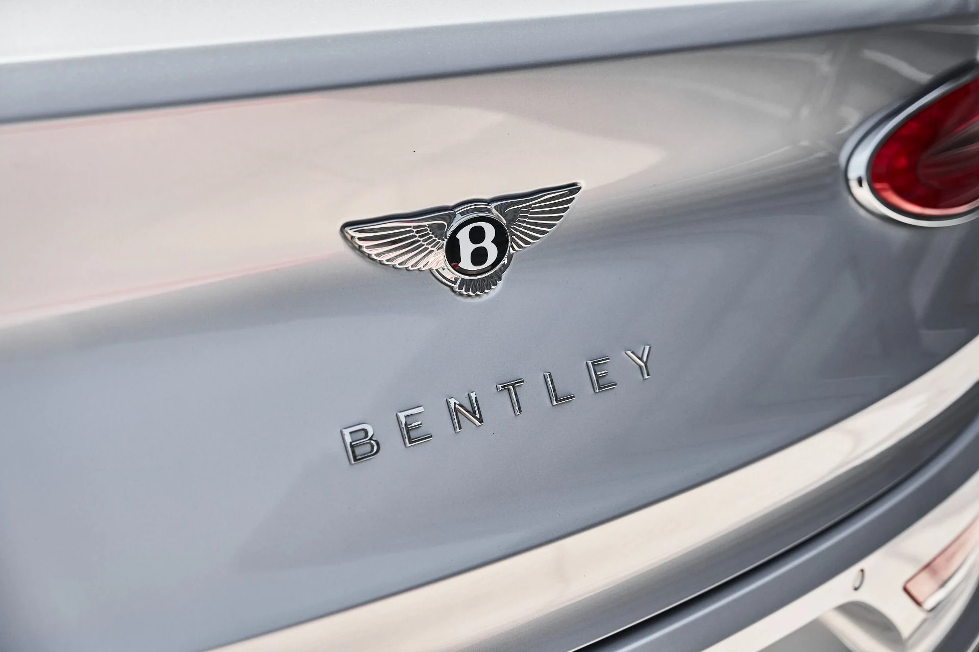 mph009_71920503_Used_2021_Bentley_Bentayga_V8_1781574920_0f9fc3cbbe