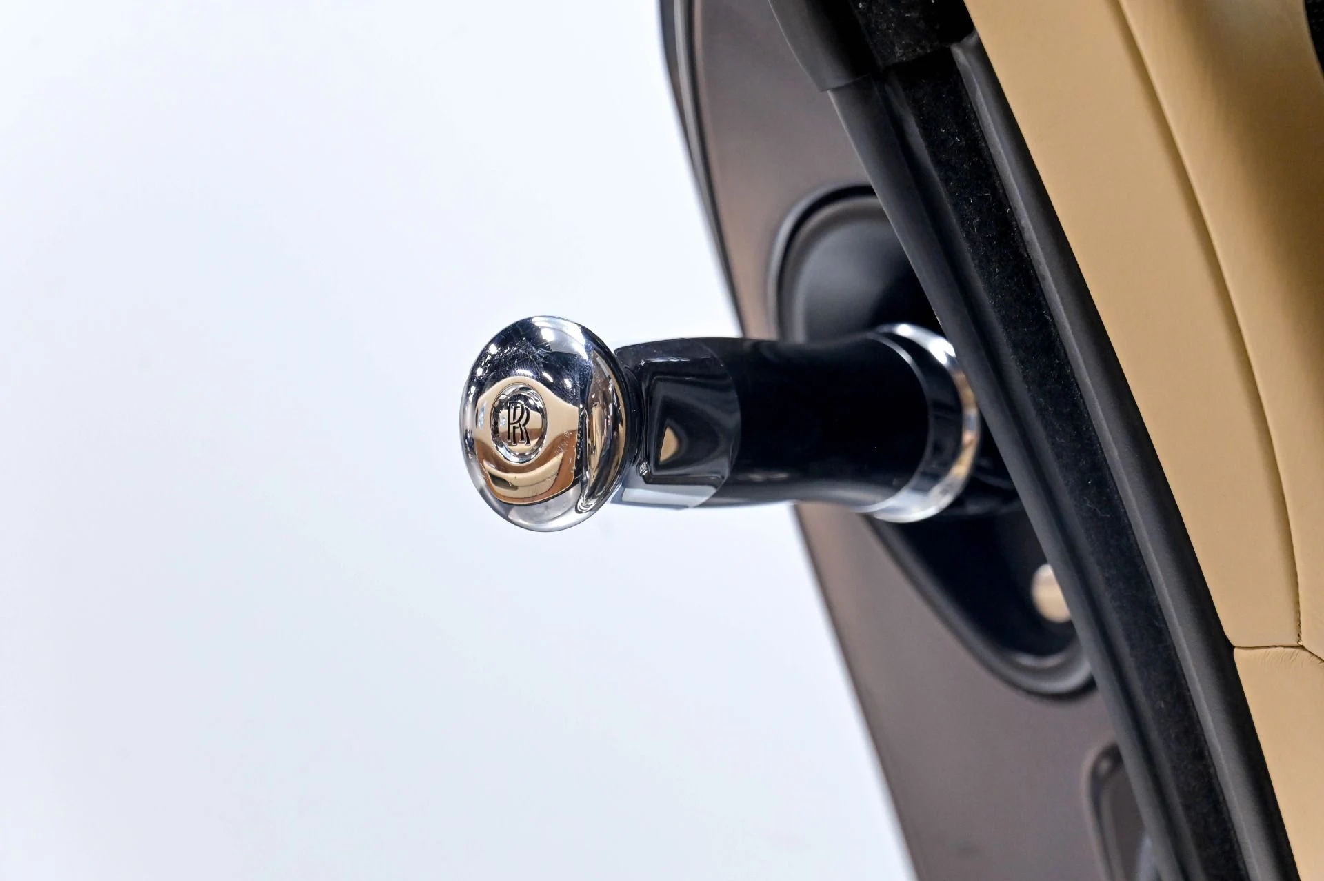 mph009_721350983_Used_2014_Rolls_Royce_Wraith_1783020984_a21de2f041