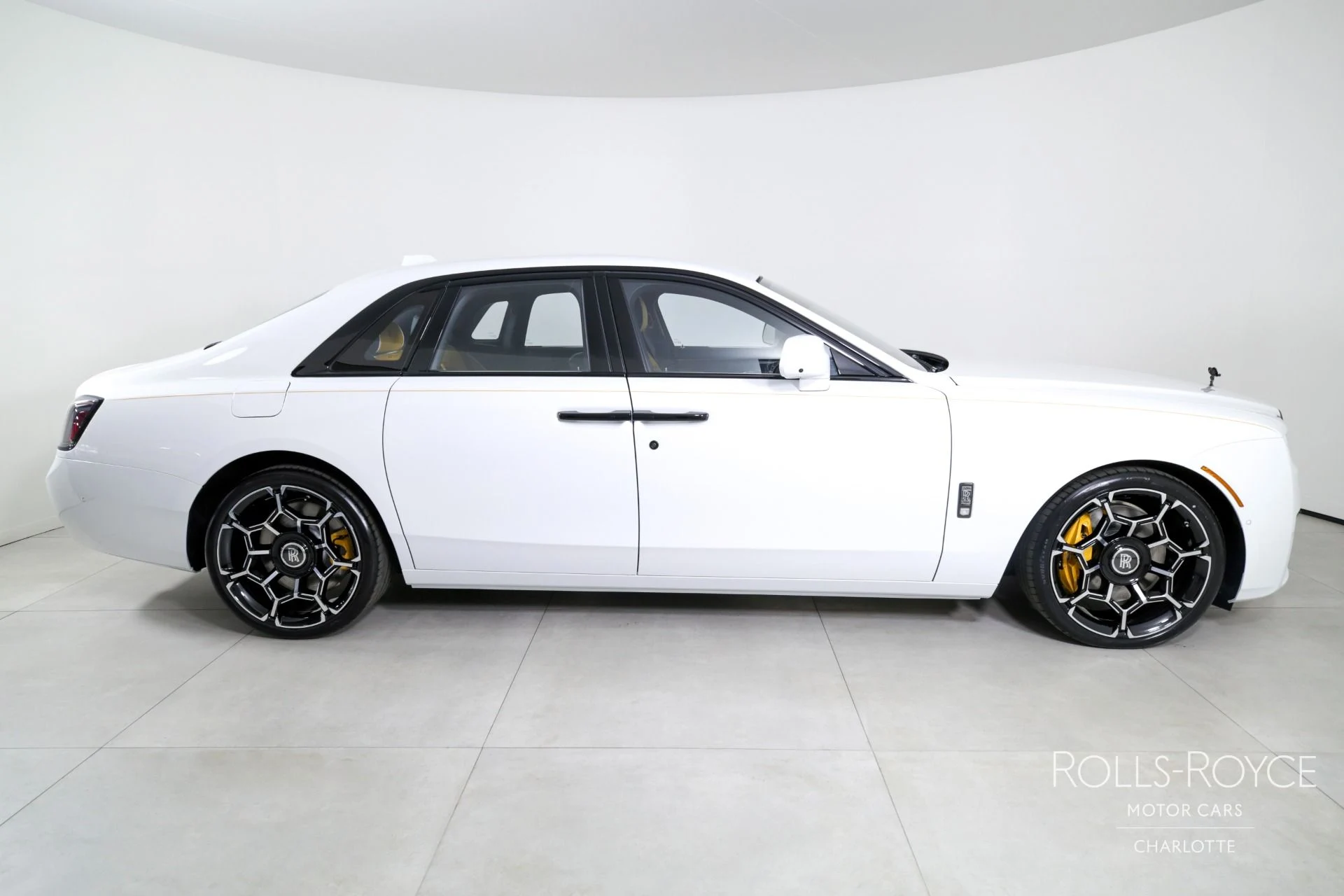mph009_728814919_Used_2025_Rolls_Royce_Black_Badge_Ghost_1738883482_2c26c5a06a