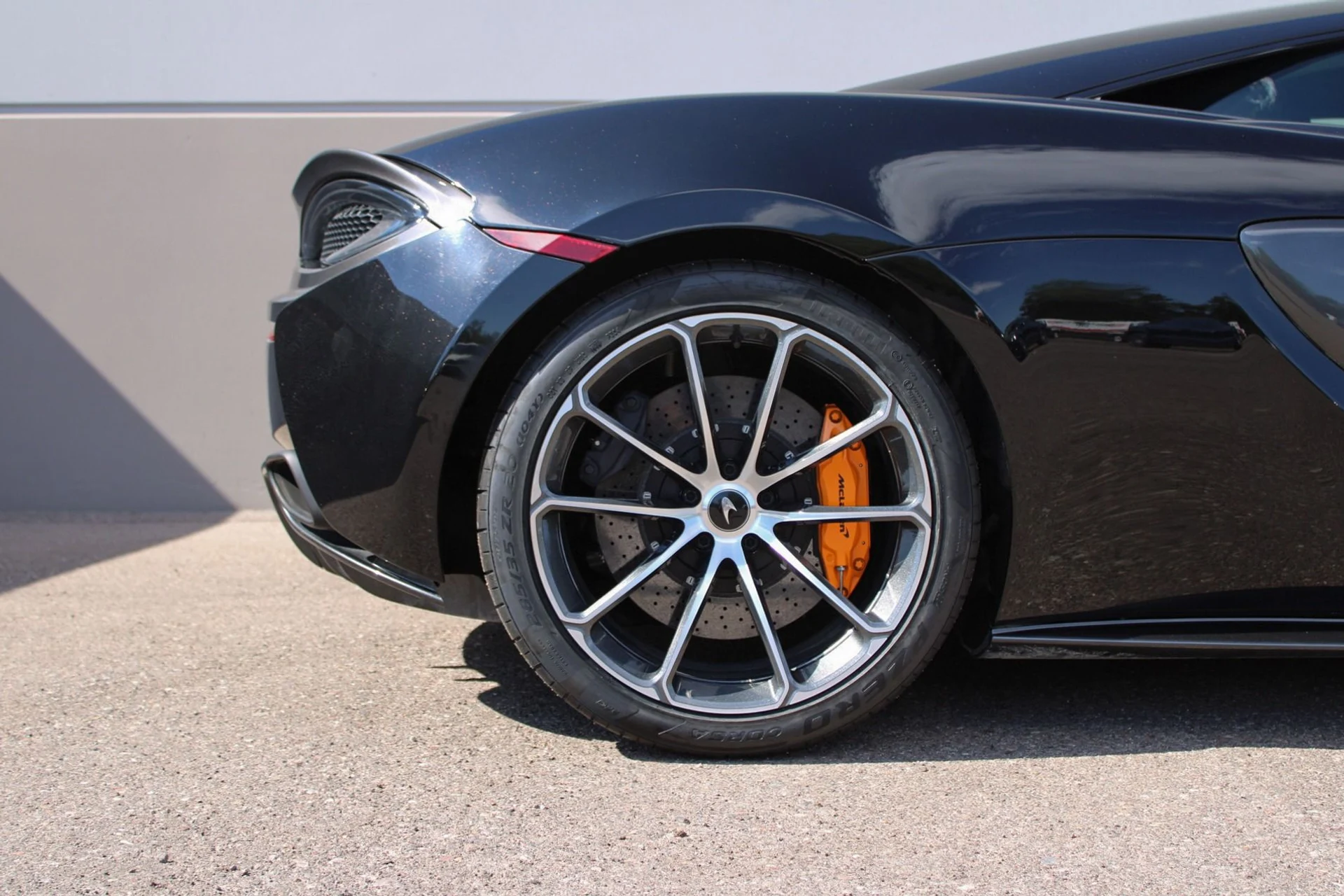 mph009_73225934_Used_2019_MCLAREN_570_S_1727566589_12c2a689fa