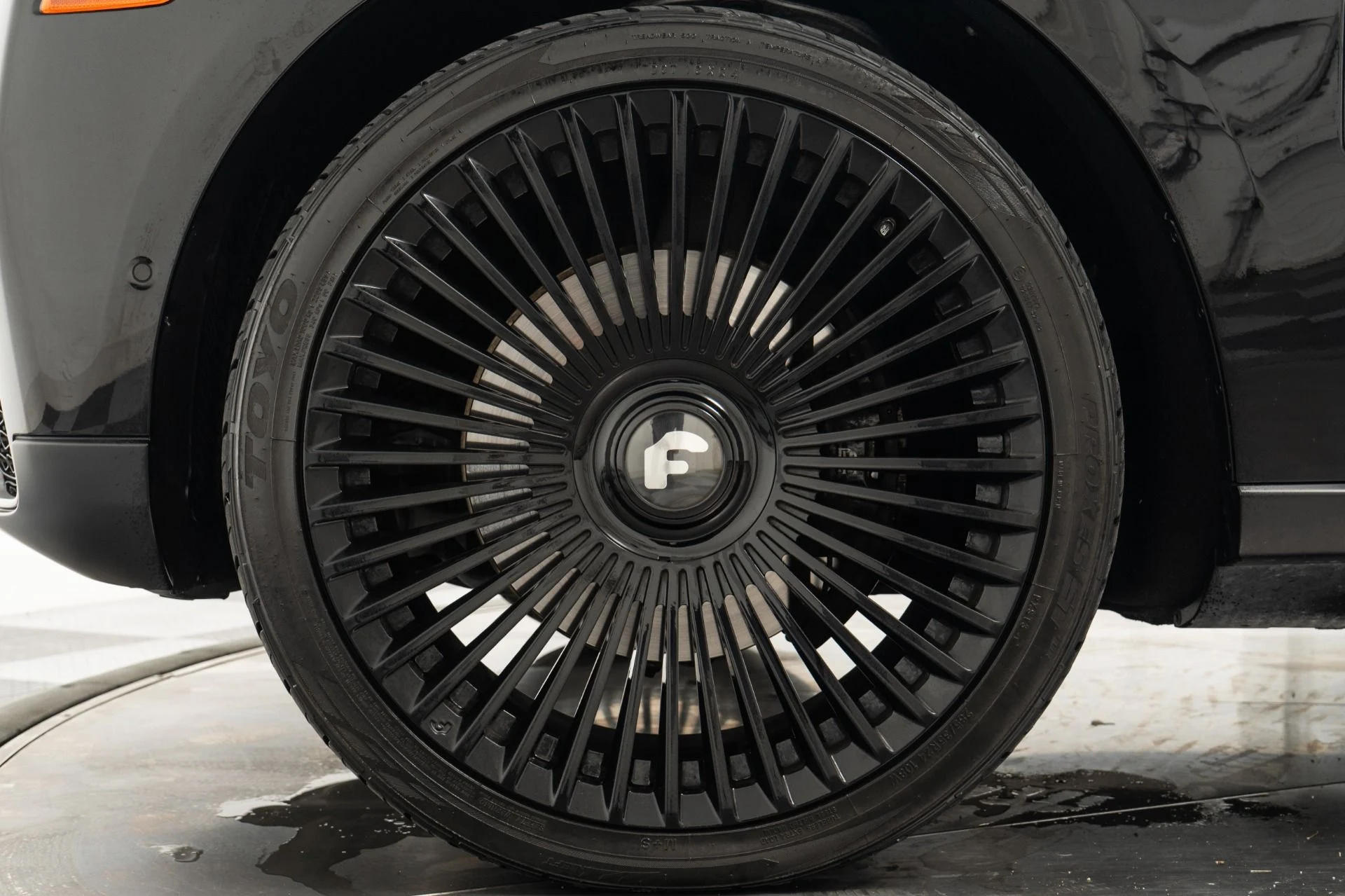 mph009_735222315_Used_2022_Rolls_Royce_Cullinan_1760976339_8db48476cc