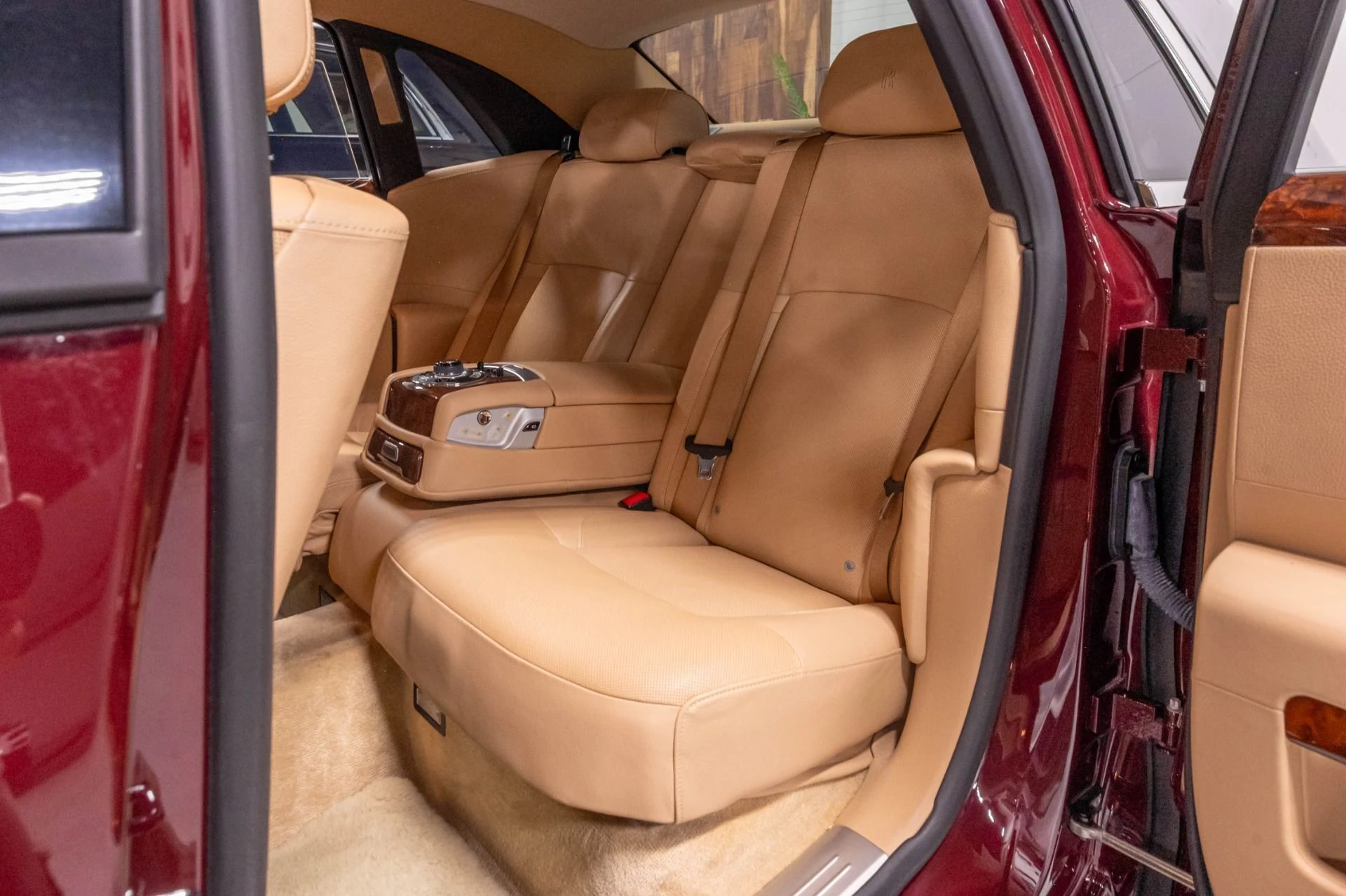 mph009_752794006_Used_2011_Rolls_Royce_Ghost_1785190431_31087c7c26