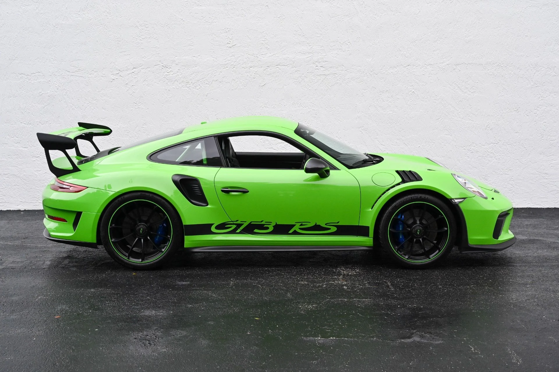 mph009_753097945_Used_2019_Porsche_911_GT_3_RS_1778272615_8e0a2ab066