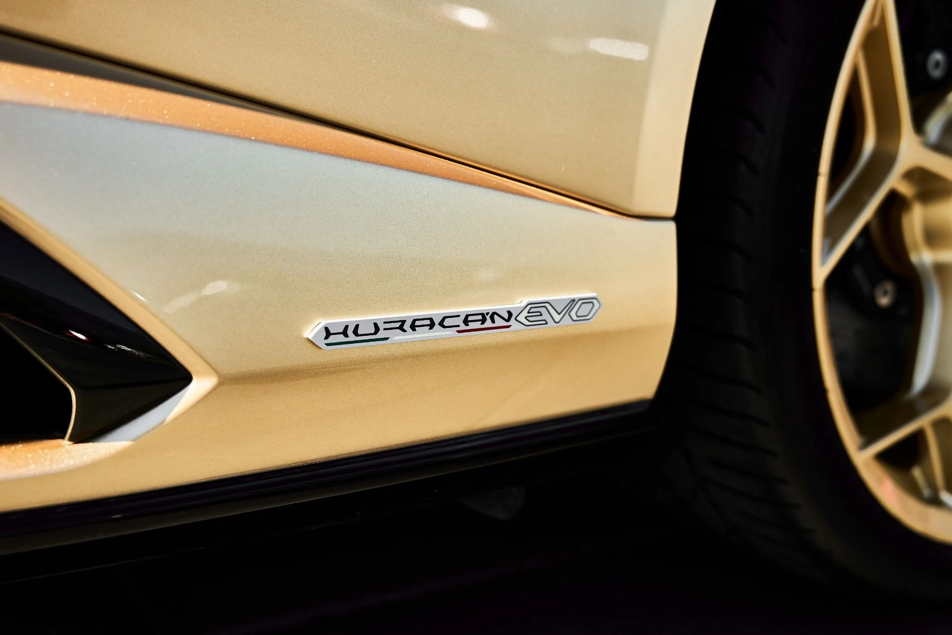 mph009_75519262_Used_2022_Lamborghini_Huracan_EVO_Base_1791315838_4ae6ca9c5d