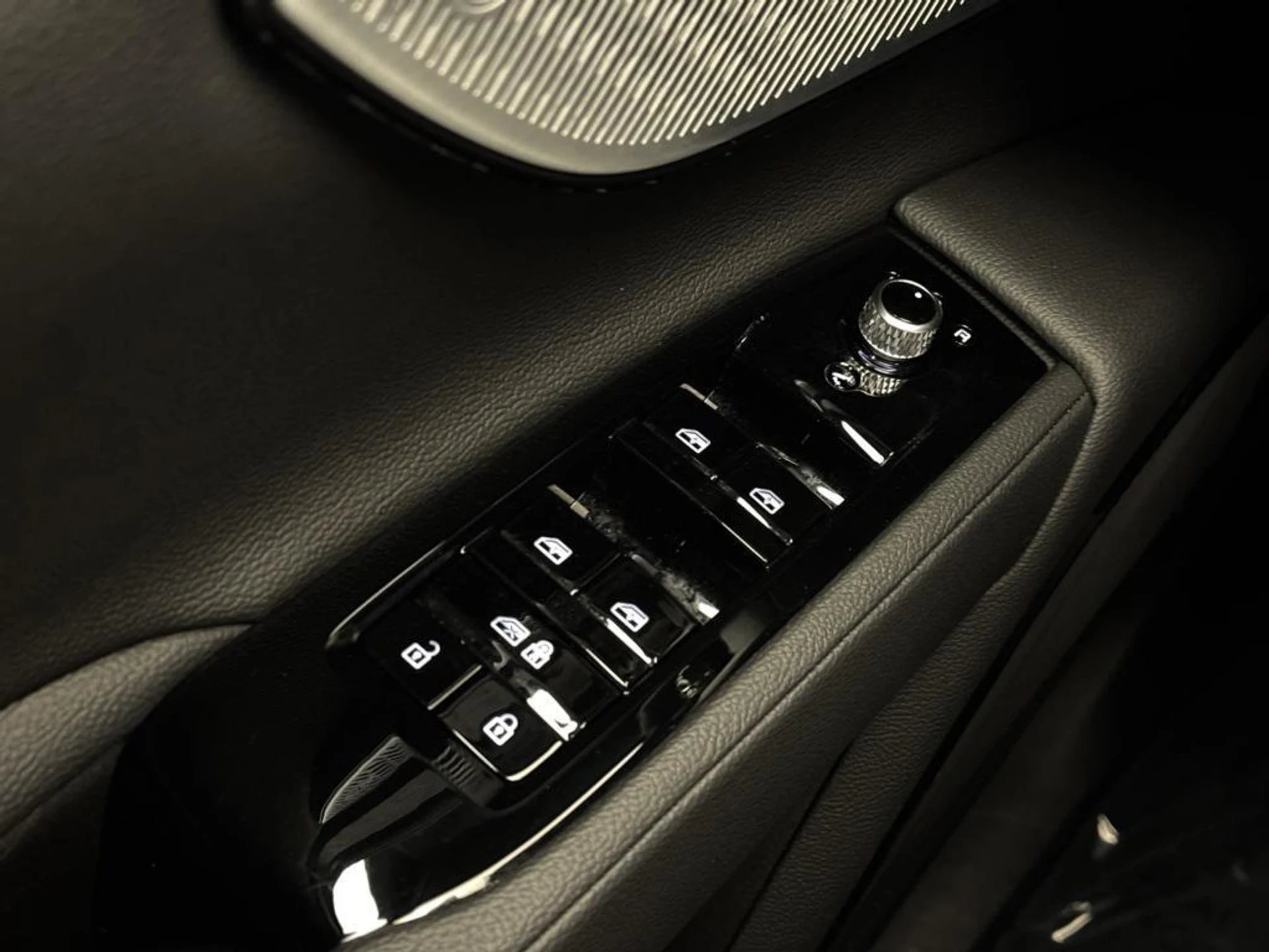 mph009_770690282_j_Mca_UA_Xn_I_Olbrd_Qq_B43_Wzby_Dj_ZQ_6c8bfc51a7