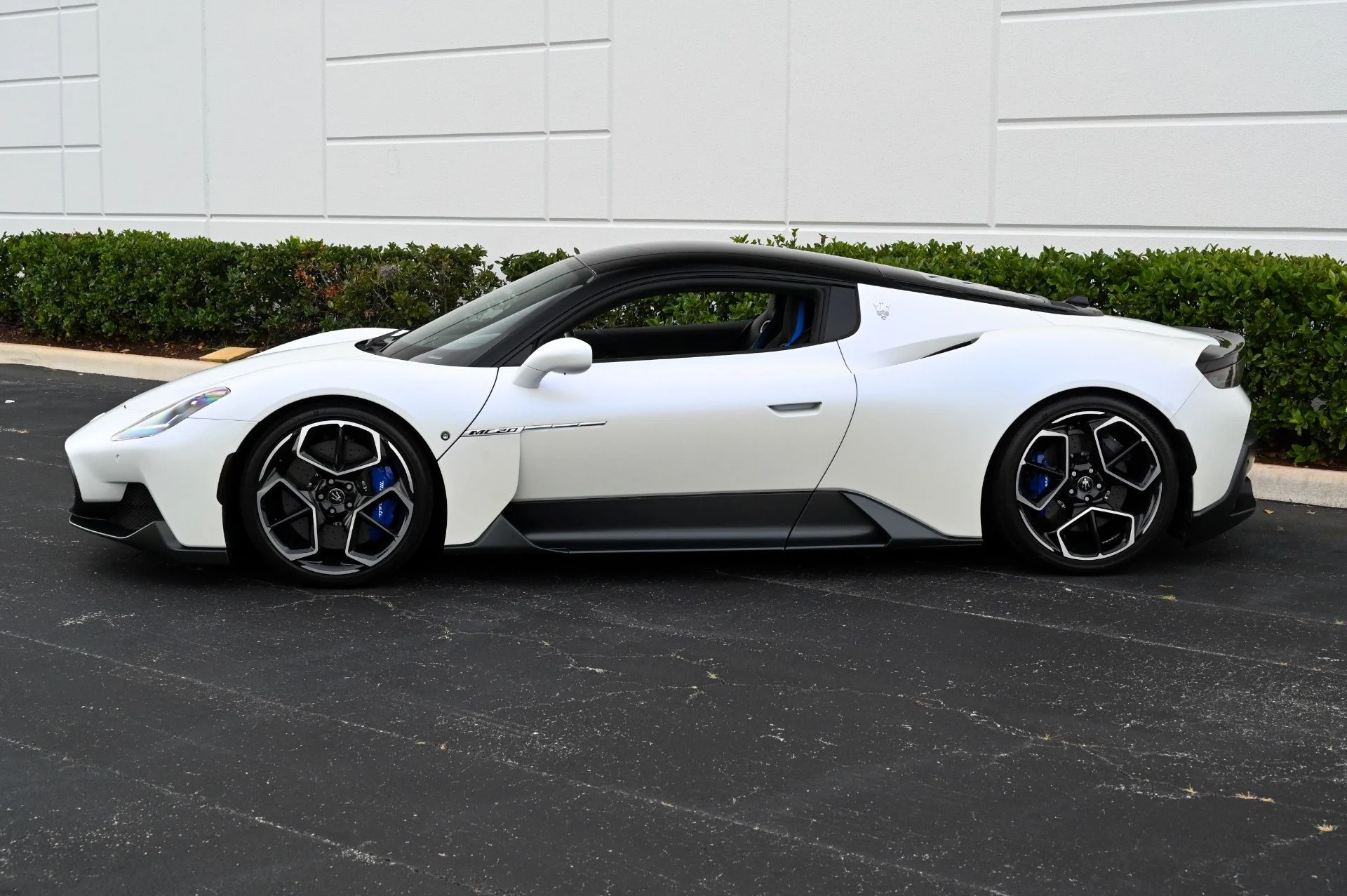 mph009_776667153_Used_2022_Maserati_MC_20_1715696599_4f84346b28