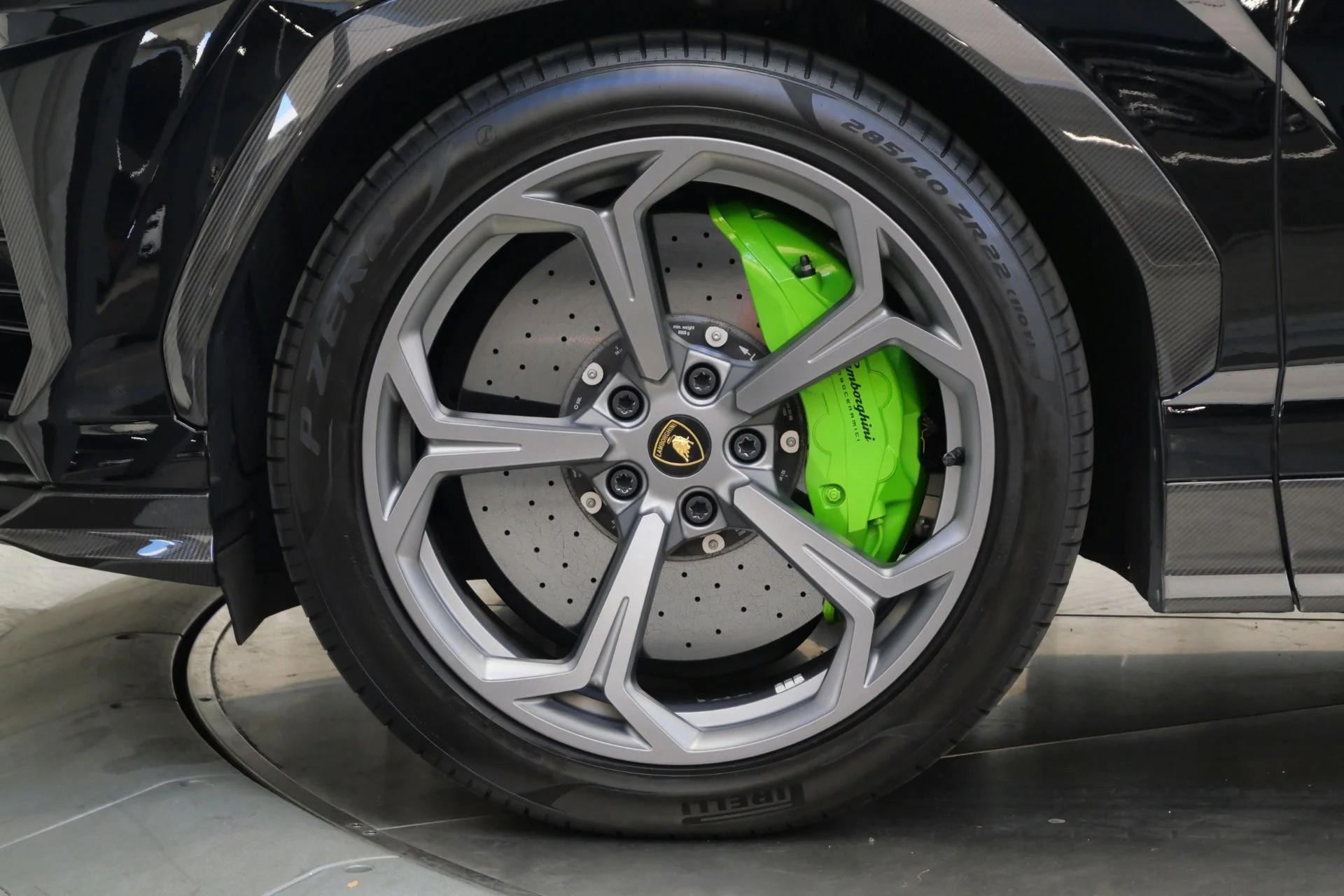 mph009_776706667_Used_2022_Lamborghini_Urus_1761576878_5656aac1b0