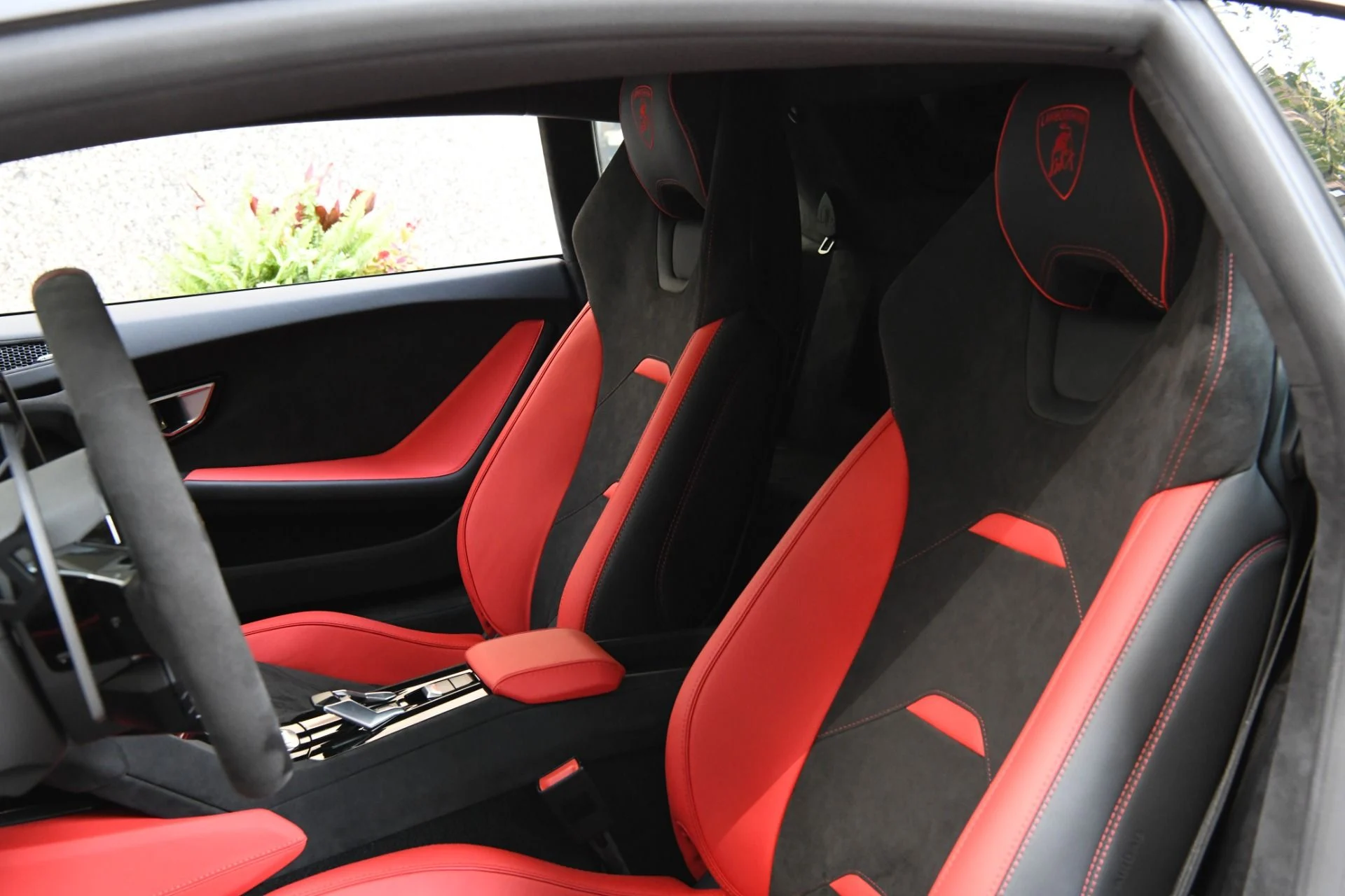 mph009_777462374_Used_2023_Lamborghini_Huracan_Sterrato_1757705635_7e089f00dd