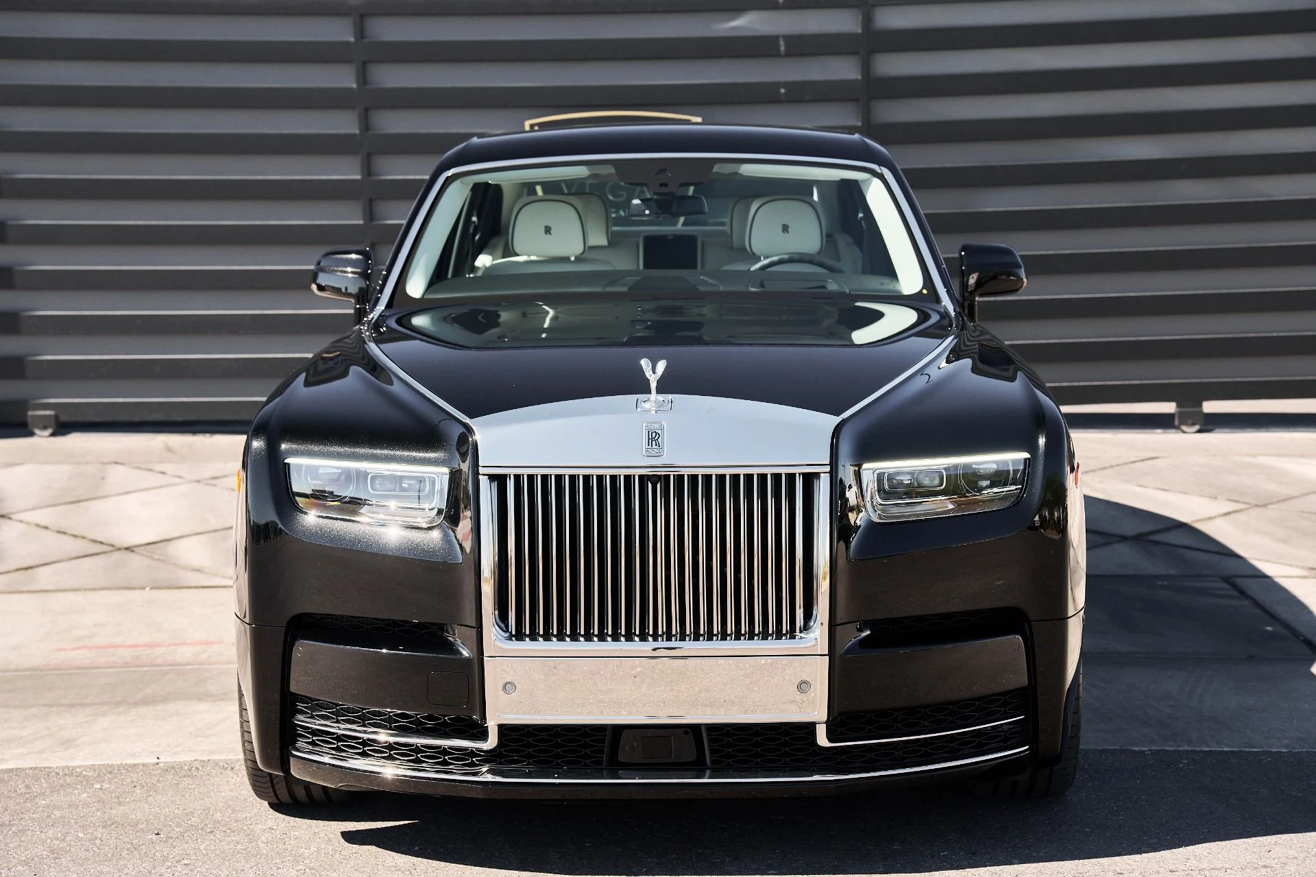 mph009_780917809_Used_2025_Rolls_Royce_Phantom_Base_1759898816_a00806a12c