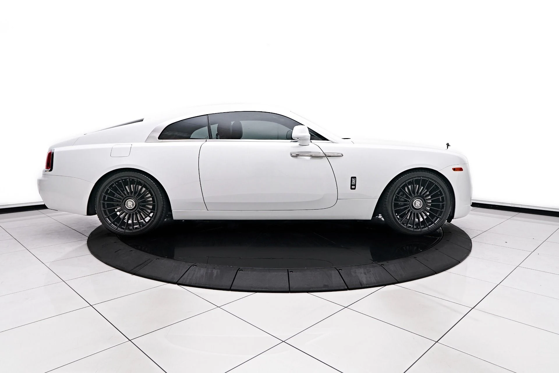 mph009_781209536_Used_2018_Rolls_Royce_Wraith_Base_1758573616_bbf7b402c1