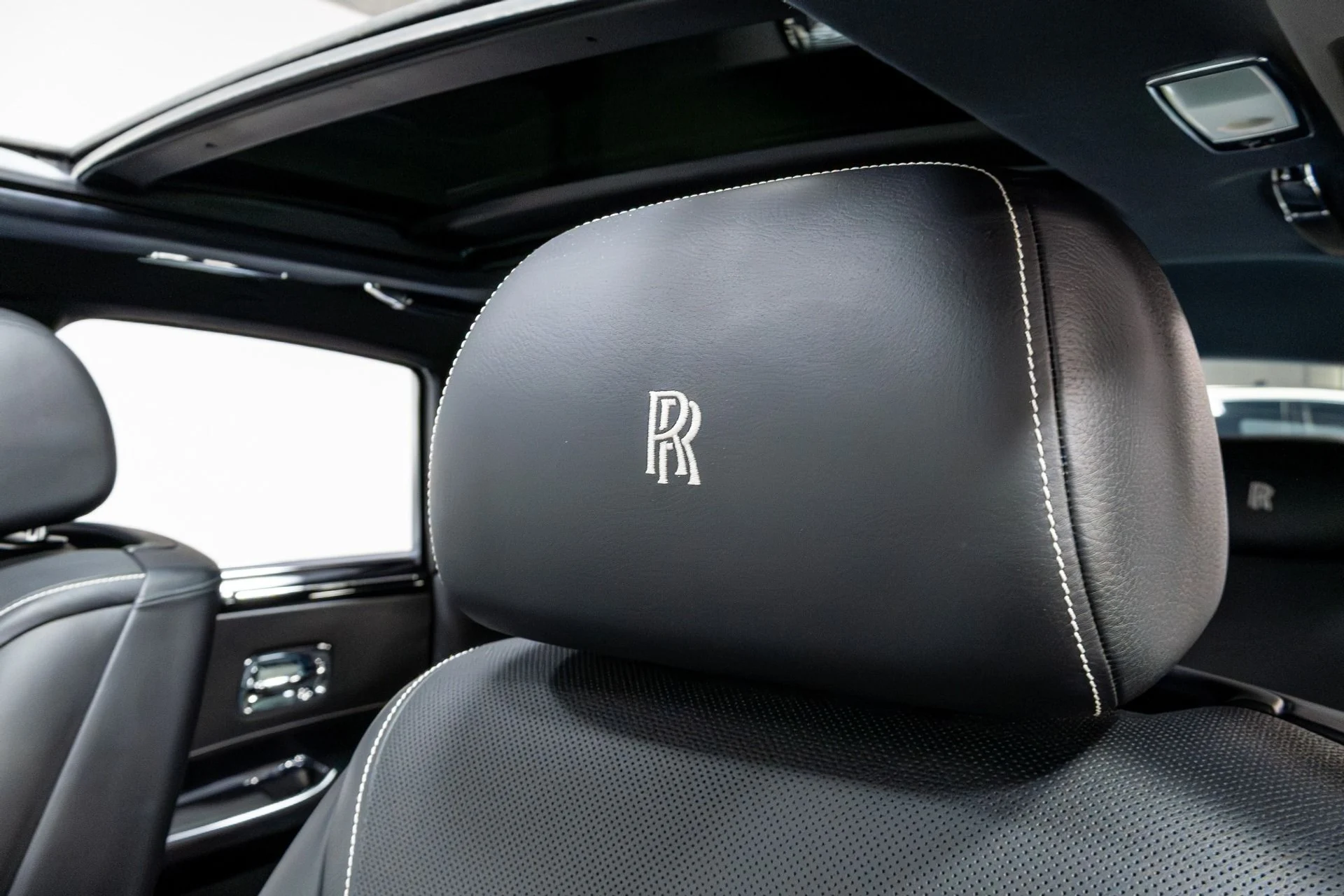 mph009_788295402_Used_2016_Rolls_Royce_Ghost_1775019332_09cf9aa34e