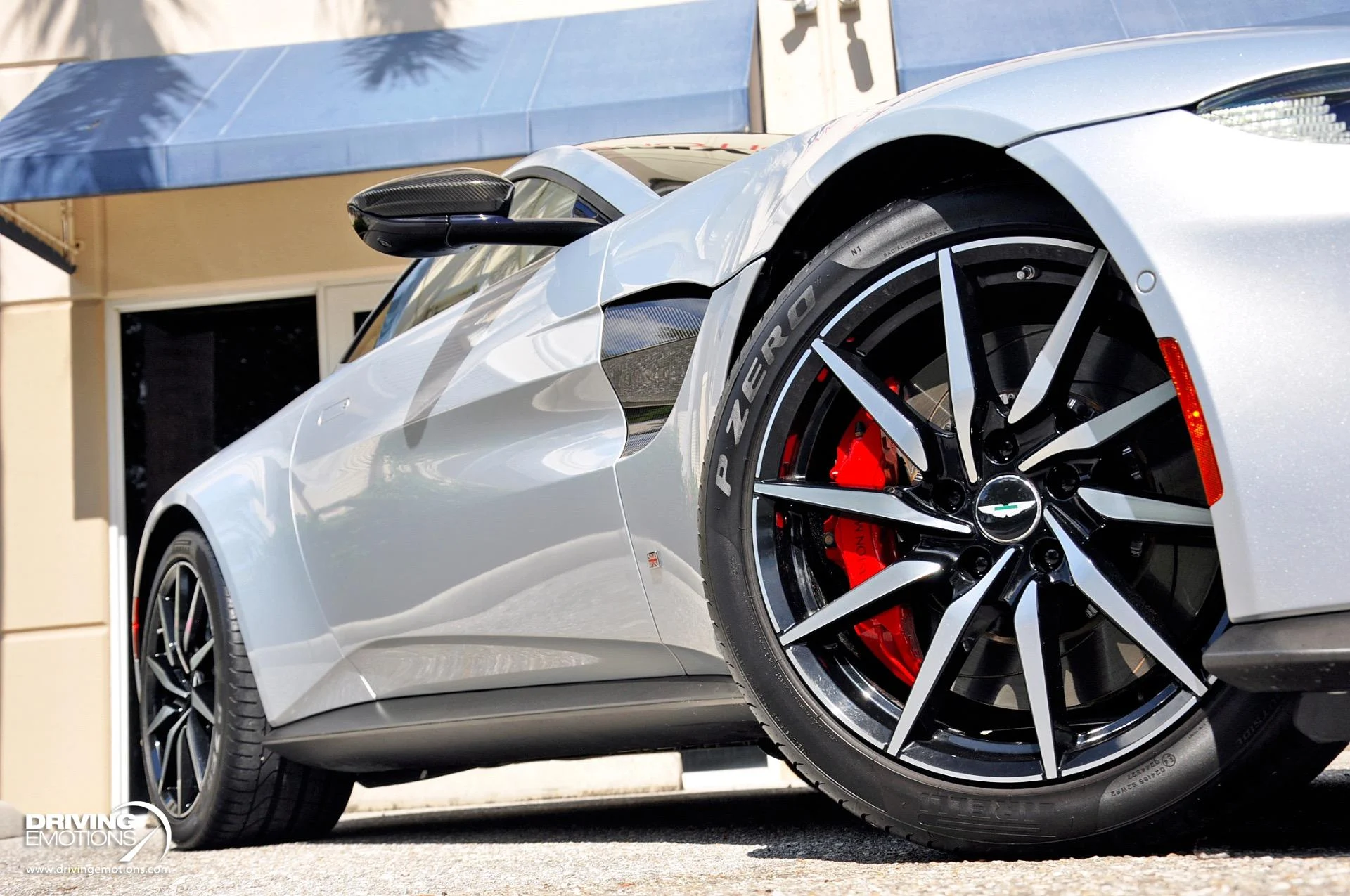 mph009_80489565_880_p10_l_40863ccef8