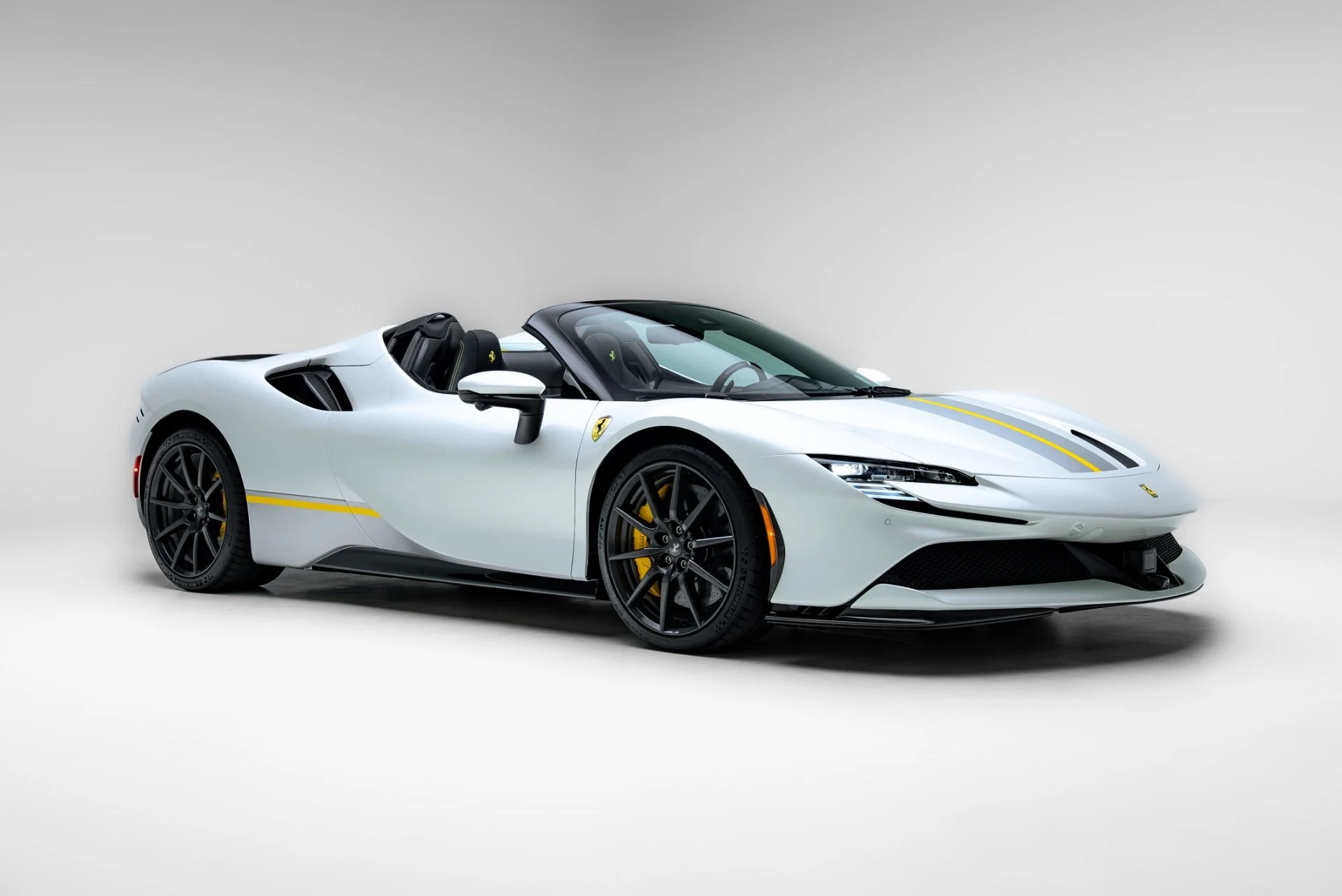 mph009_805146863_Used_2024_Ferrari_SF_90_Spider_1777485078_e2305d8da1