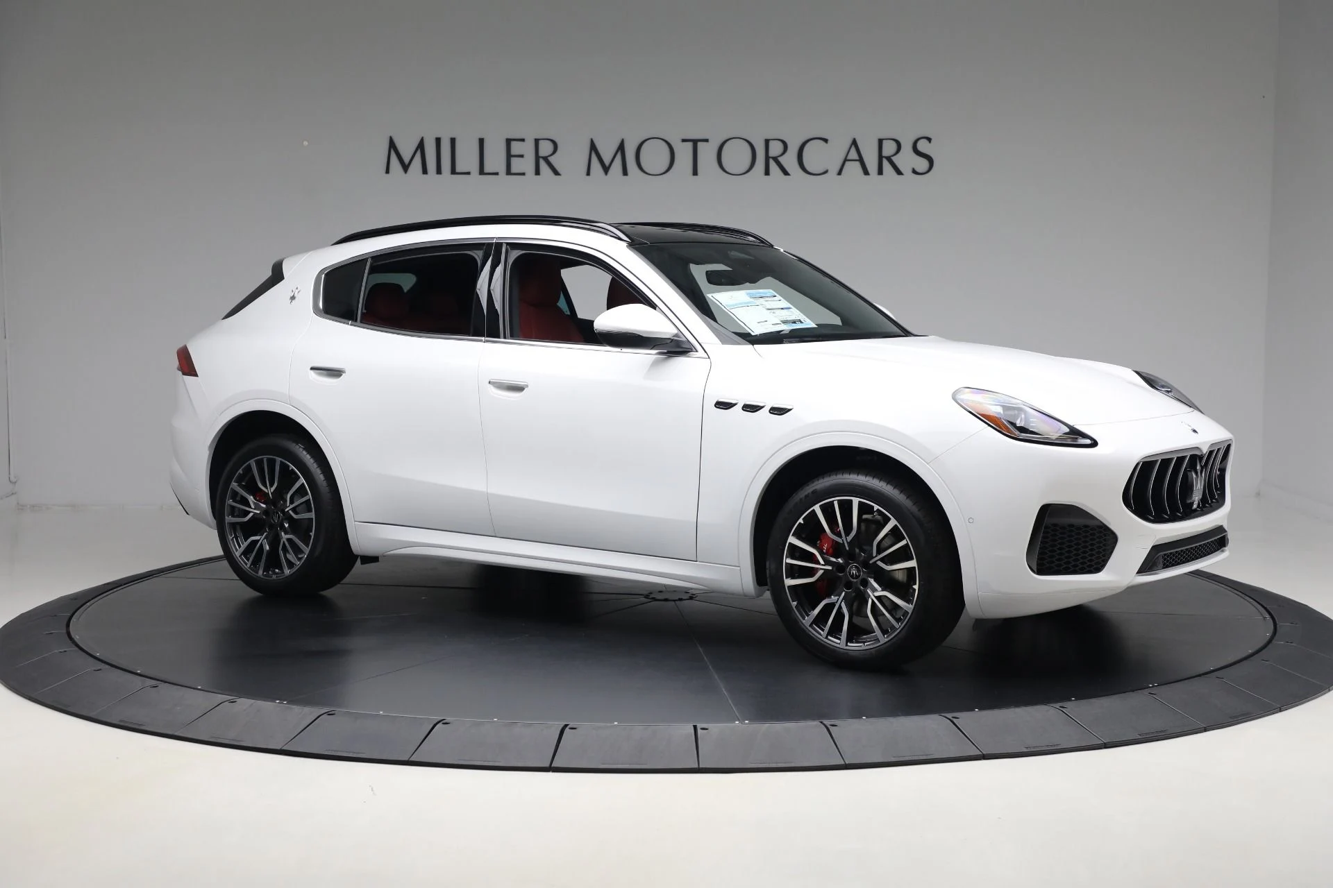 mph009_810385137_New_2025_Maserati_Grecale_edf30a8a9c