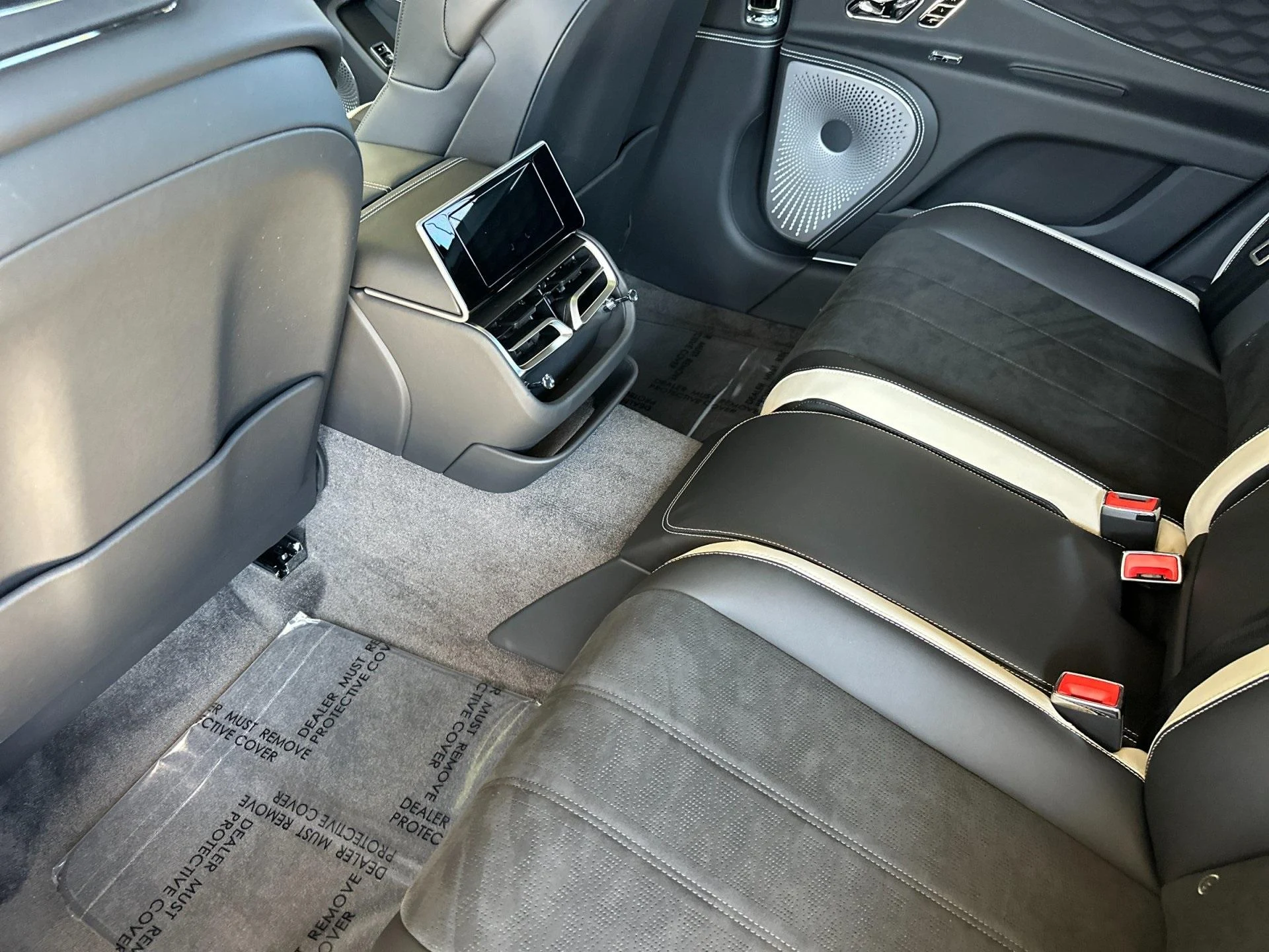 mph009_811513419_New_2025_Bentley_Flying_Spur_Speed_1760603997_7fab4ef1b4