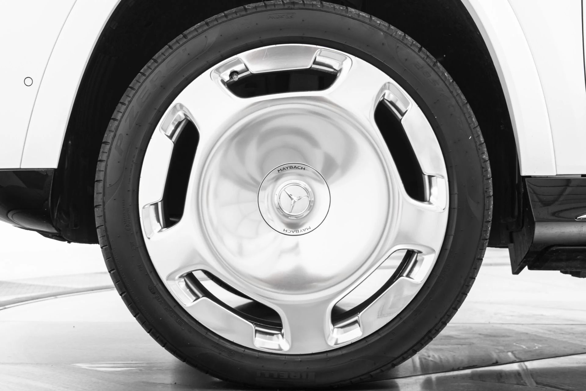 mph009_81998130_Used_2024_Mercedes_Benz_Maybach_GLS_600_4_MATIC_4_Seat_Configuration_Rear_Seat_Entertainment_1776281488_477e257b17