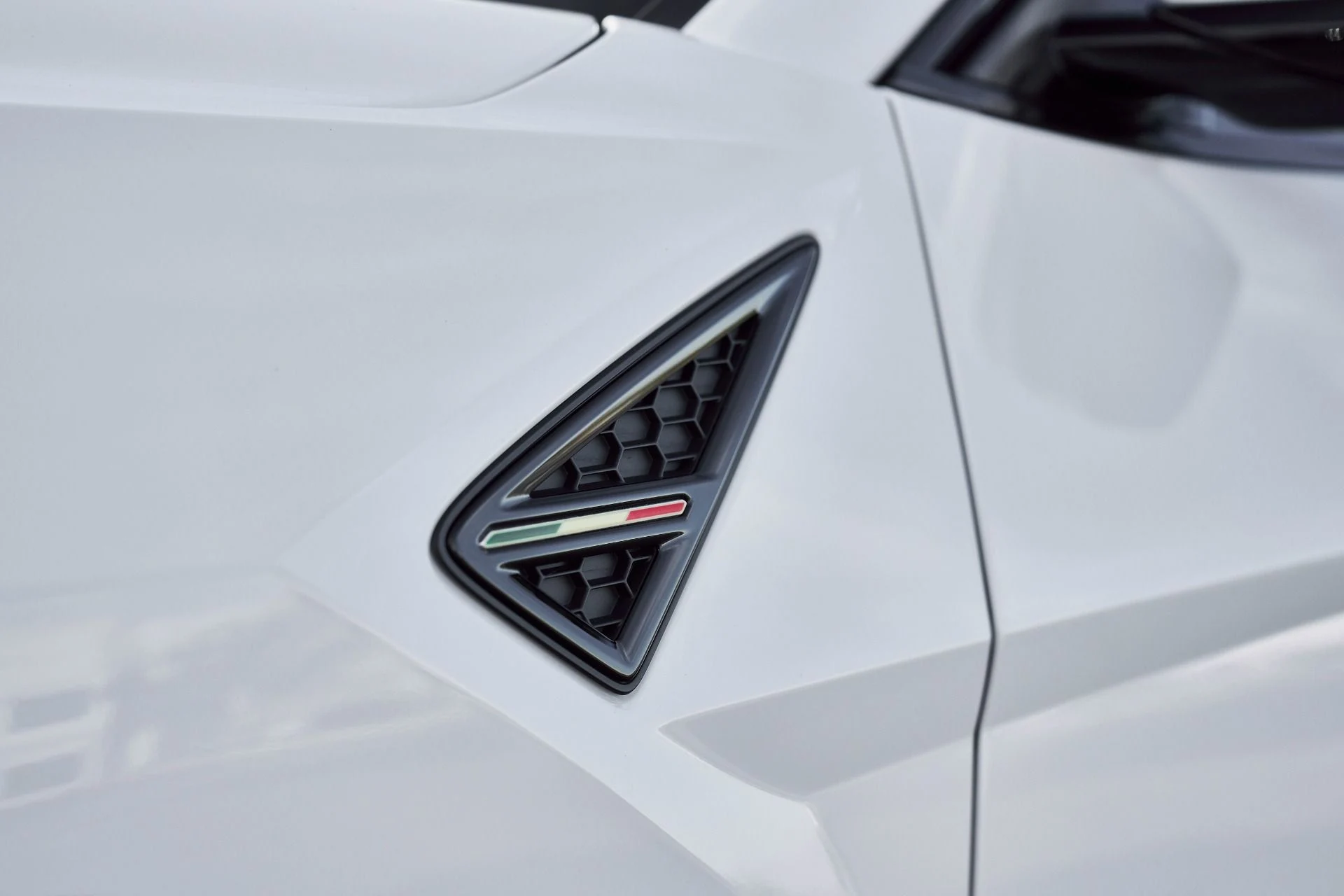 mph009_824659994_Used_2024_Lamborghini_Urus_Performante_1764730674_c55ab51cf8