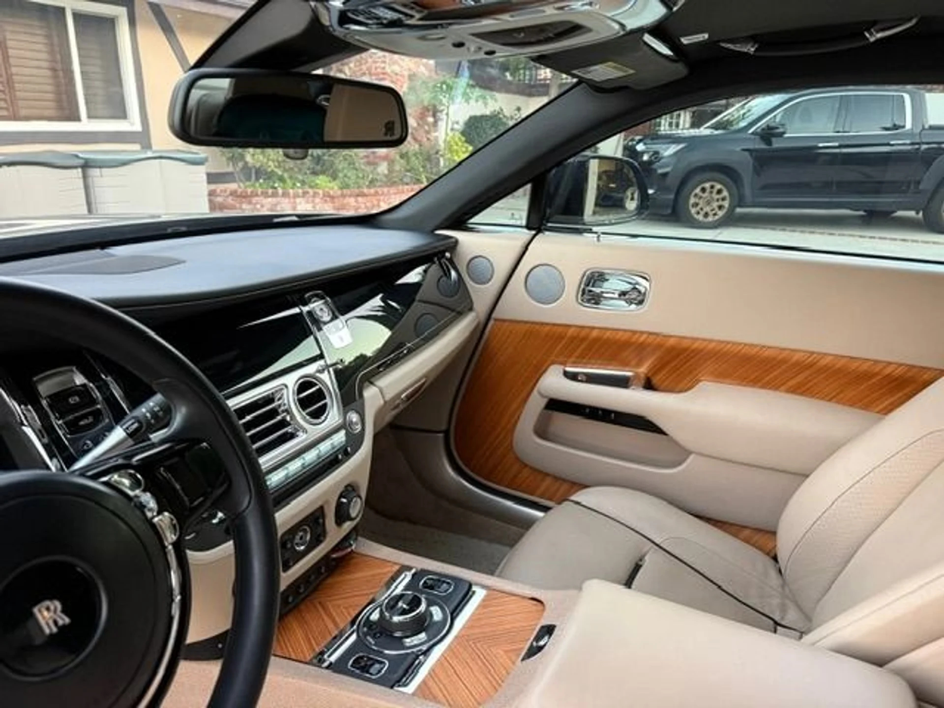 mph009_826545956_Used_2014_Rolls_Royce_Wraith_1764026680_c5a41052f2