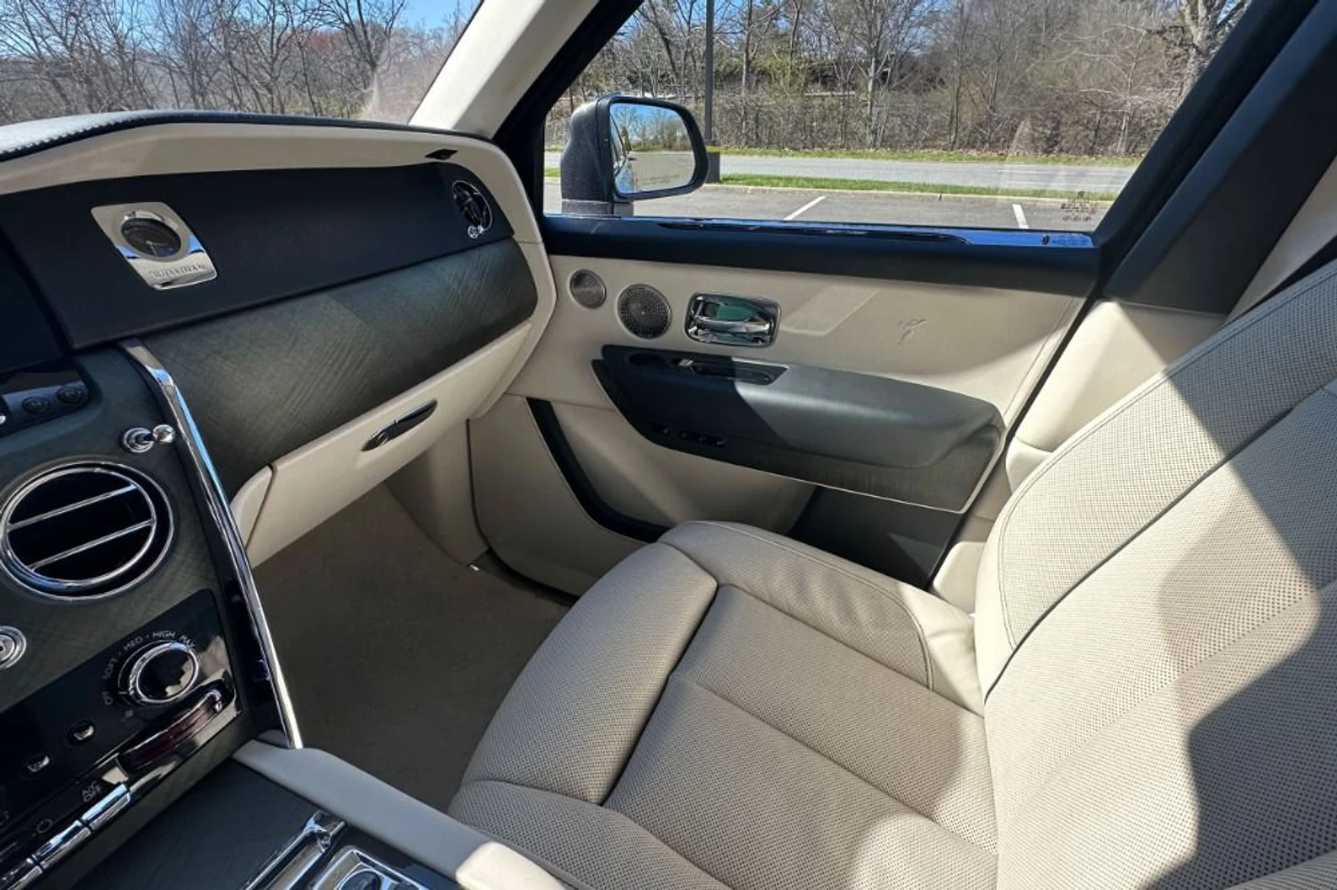 mph009_826570855_Used_2020_Rolls_Royce_Cullinan_1776250479_e52aa00733