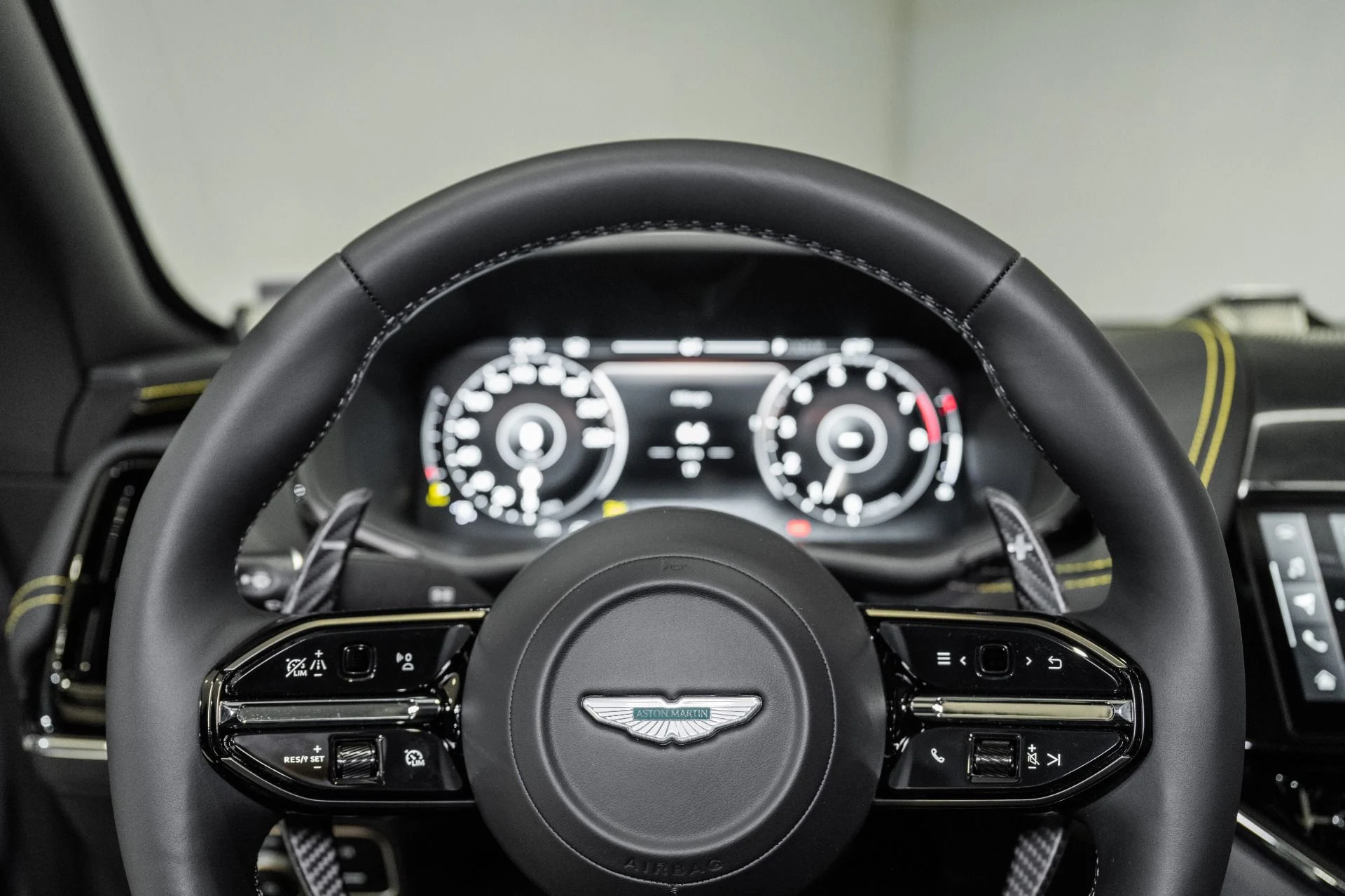 mph009_837346941_New_2026_Aston_Martin_DBX_S_1778681702_307821c840
