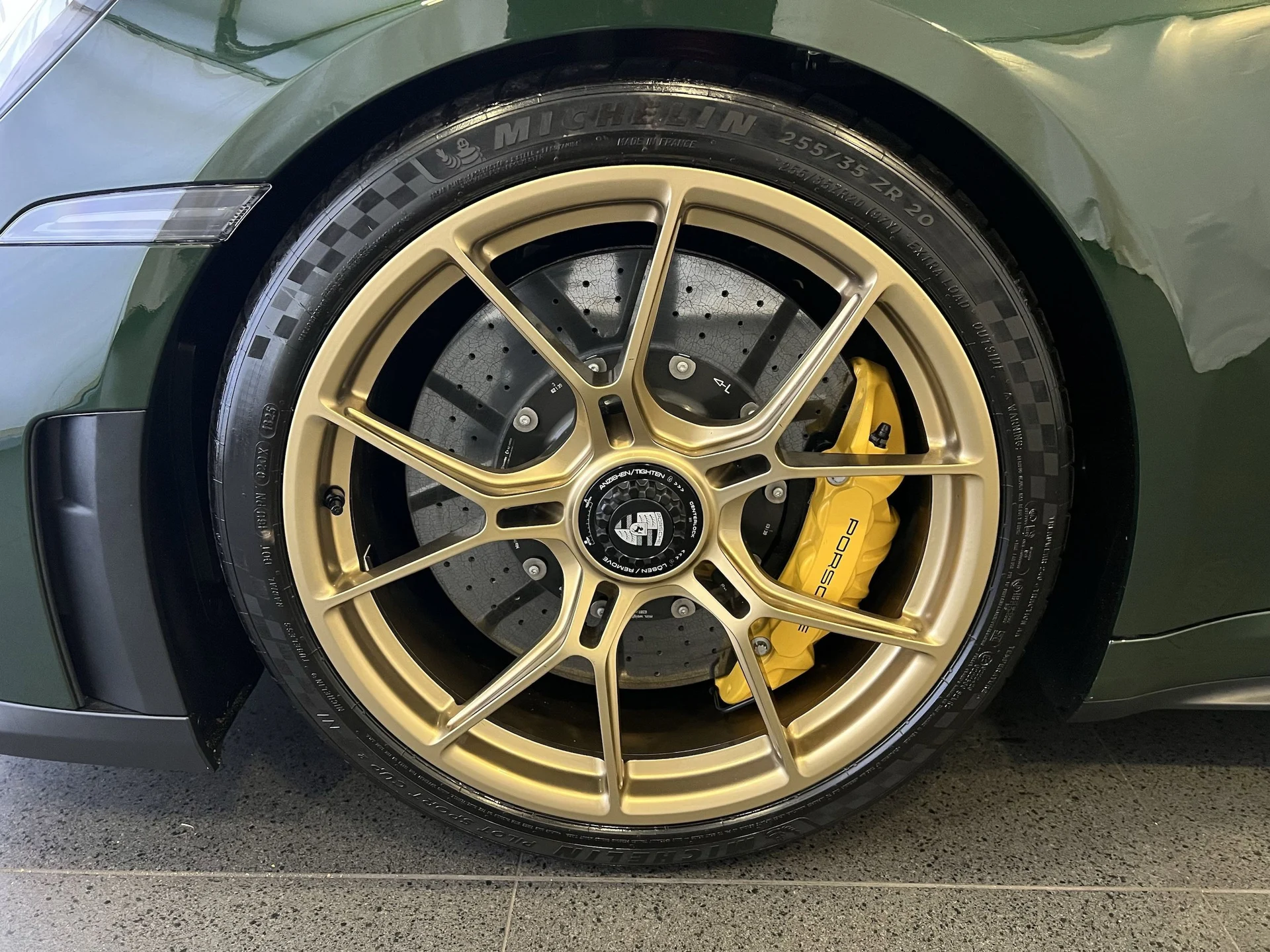 mph009_844852603_a98669aa418721bd00c0305ccc8f5a77x_d0be601023