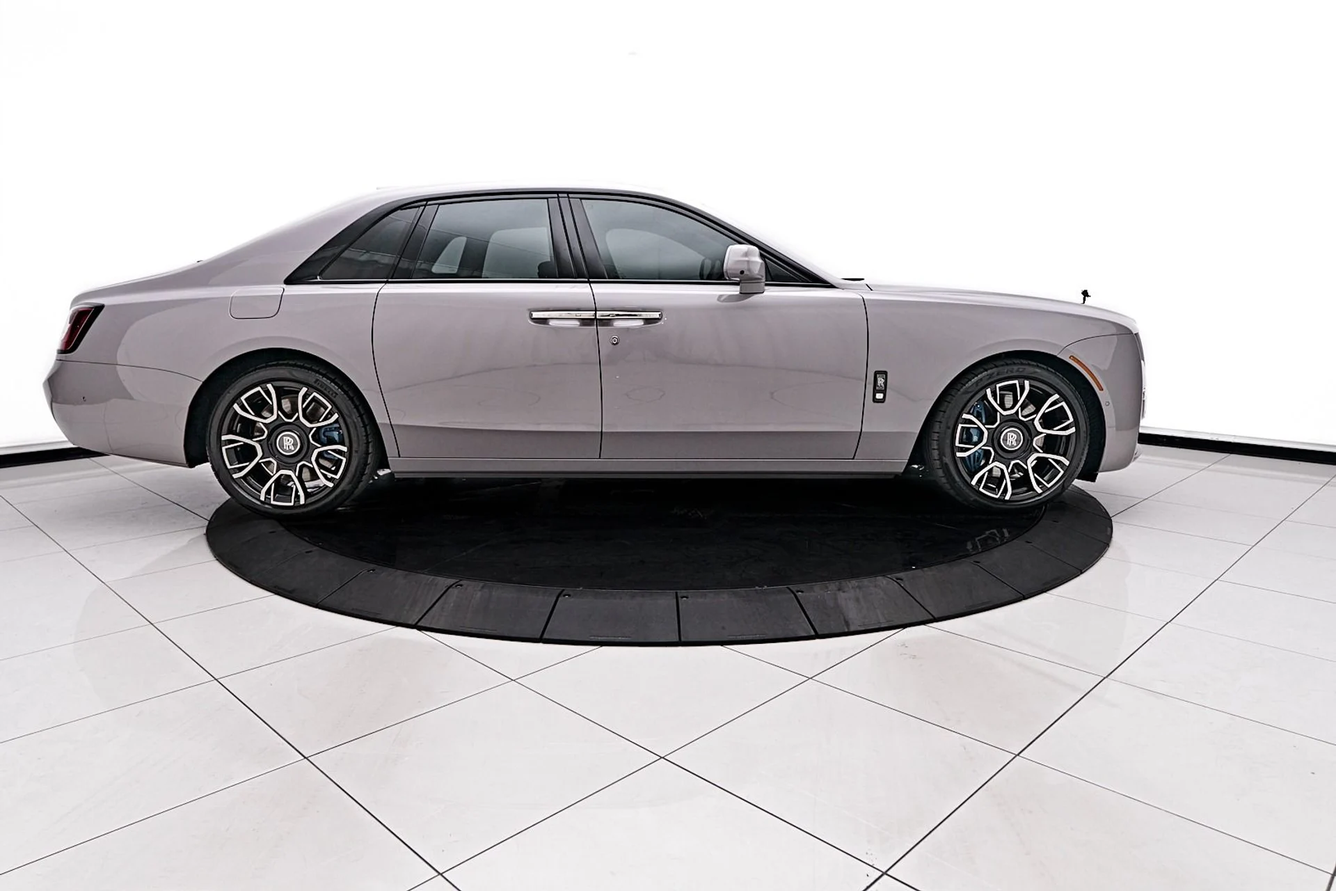 mph009_845773578_Used_2022_Rolls_Royce_Ghost_Black_Badge_1745954318_eebe1f6526
