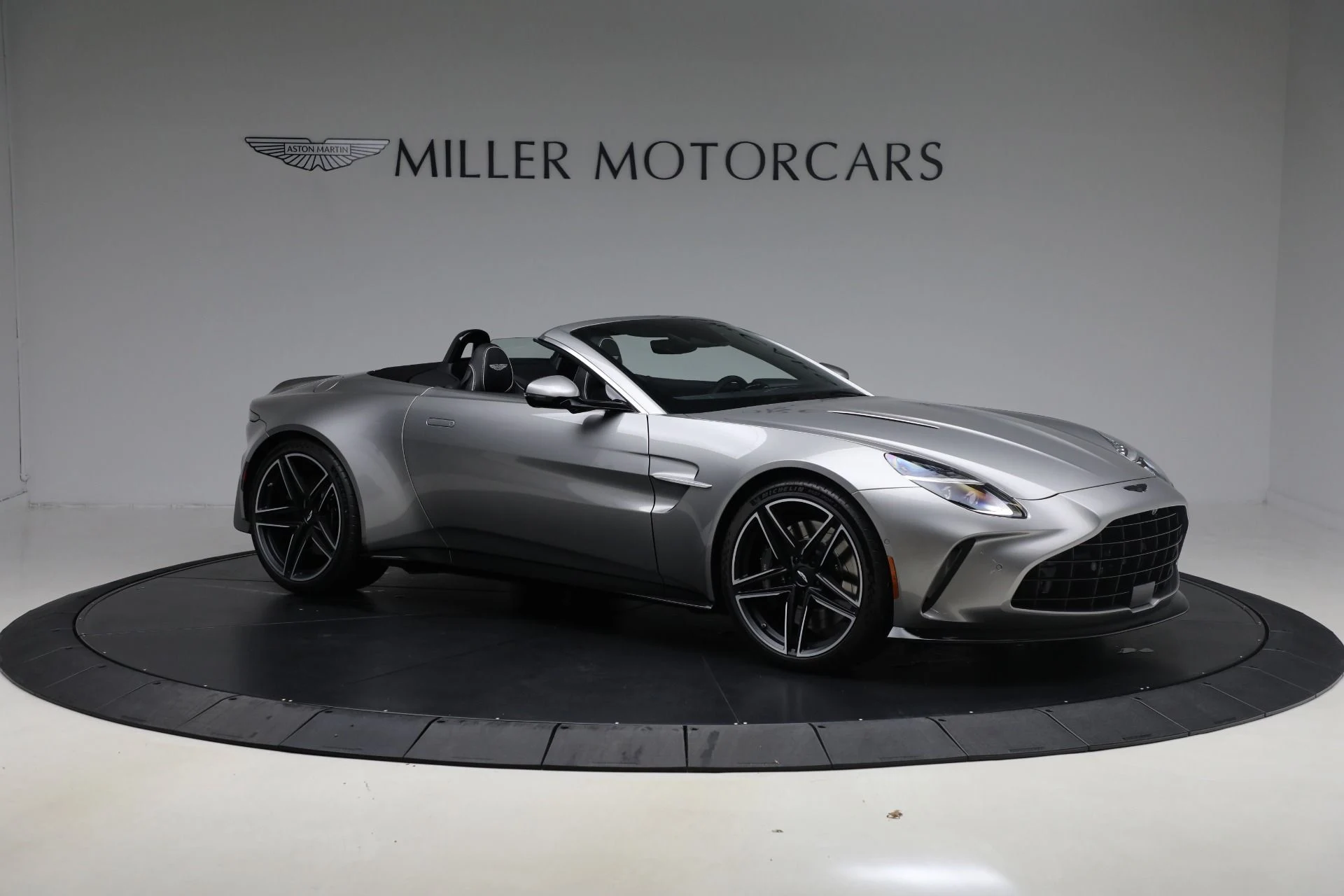 mph009_850877424_New_2026_Aston_Martin_Vantage_Roadster_1762286648_15b679d704