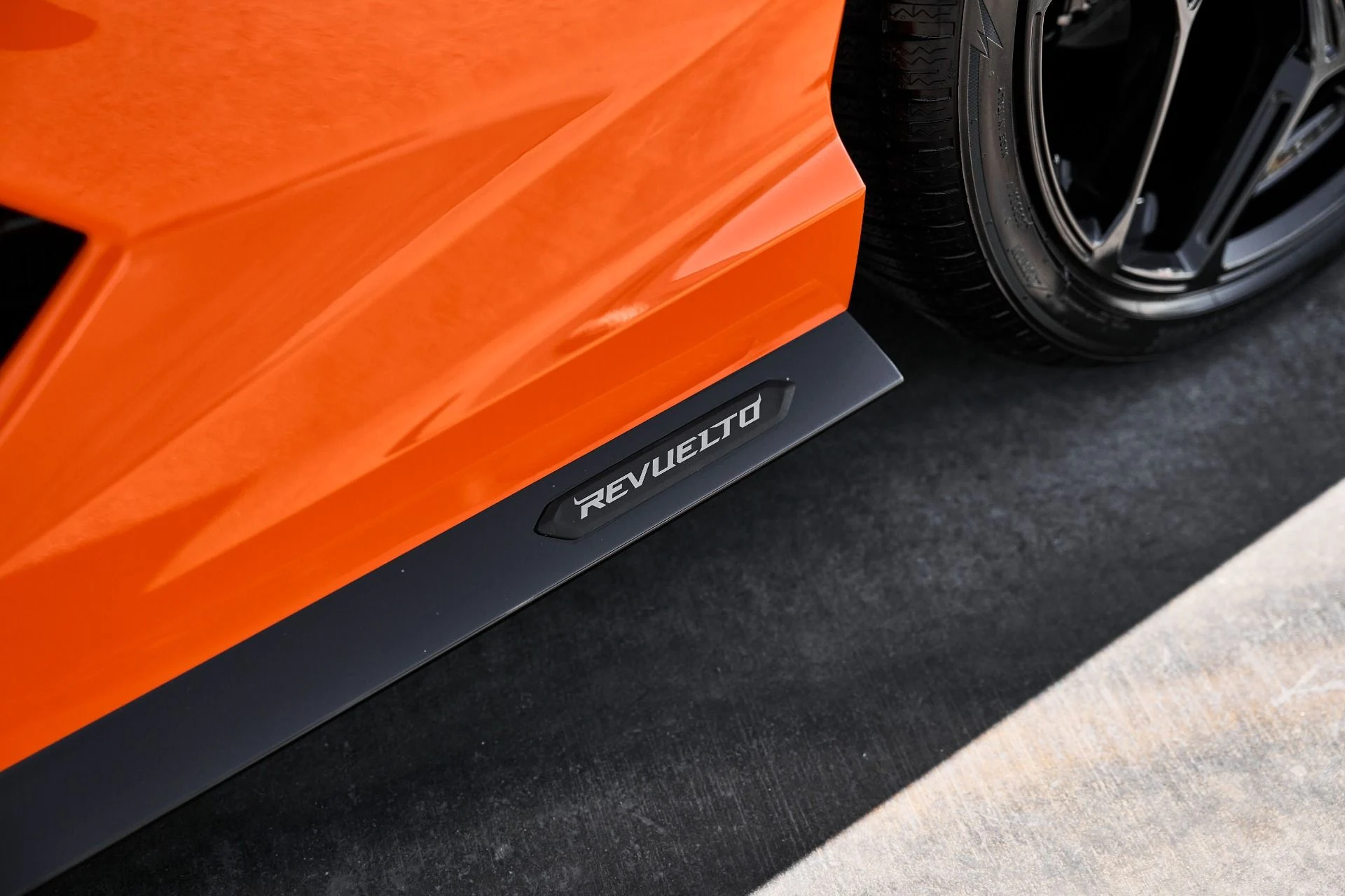 mph009_859523284_Used_2024_Lamborghini_Revuelto_Base_1777394262_6ea9015300