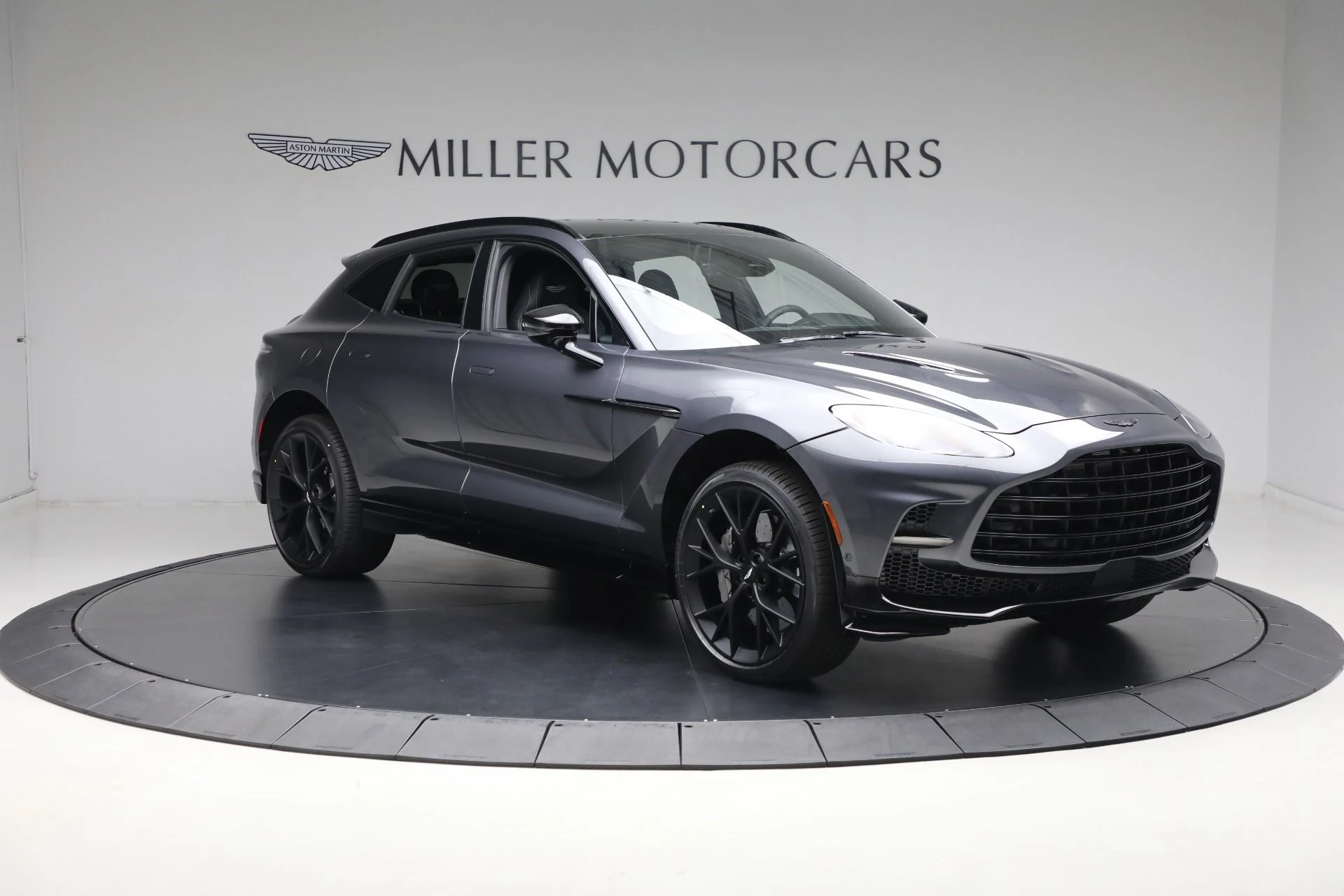 mph009_860418102_New_2025_Aston_Martin_DBX_707_707_f3ac36a622