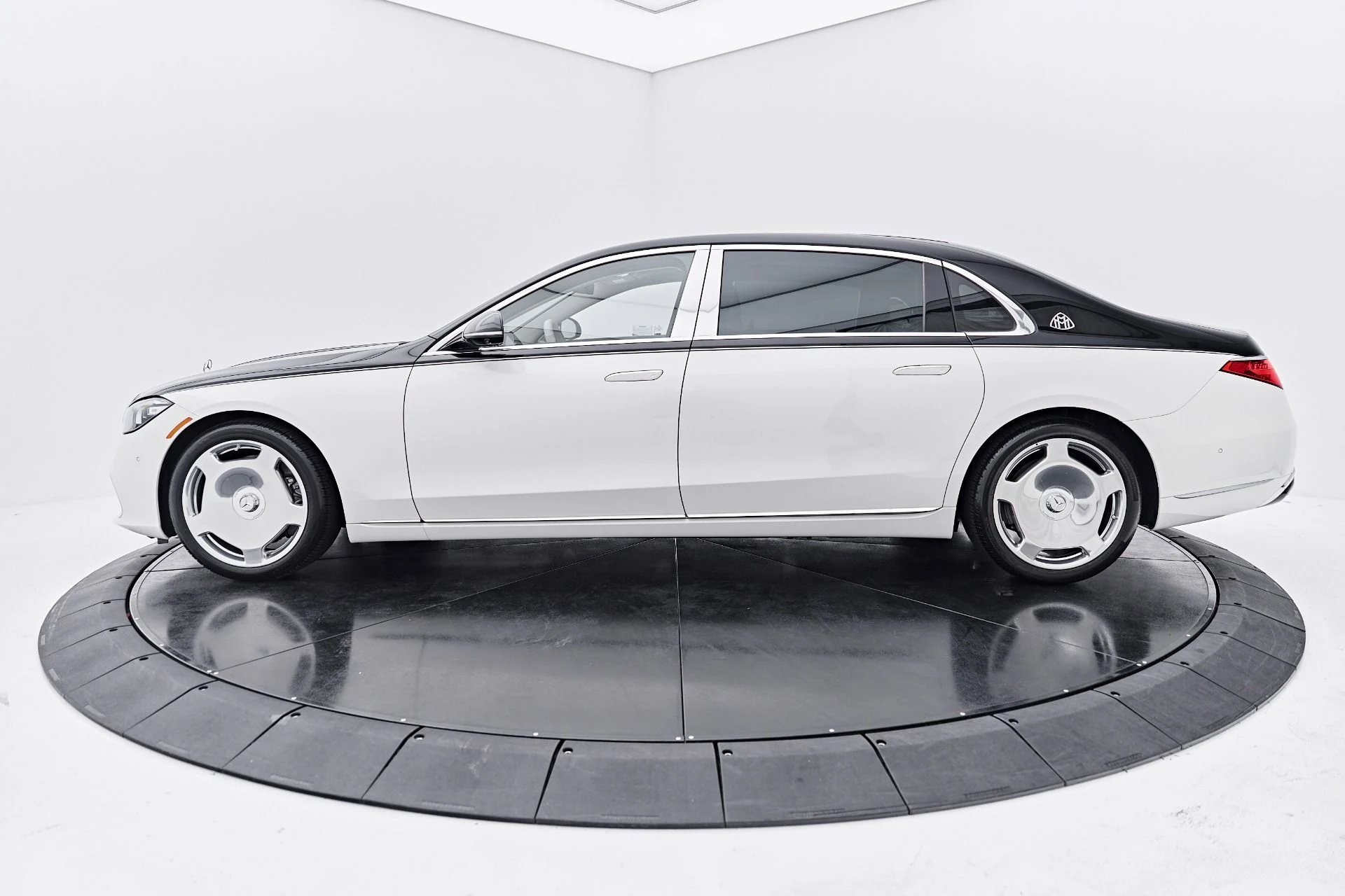 mph009_874233251_Used_2023_Mercedes_Benz_S_Class_Maybach_S_680_1790207126_196a0a2322