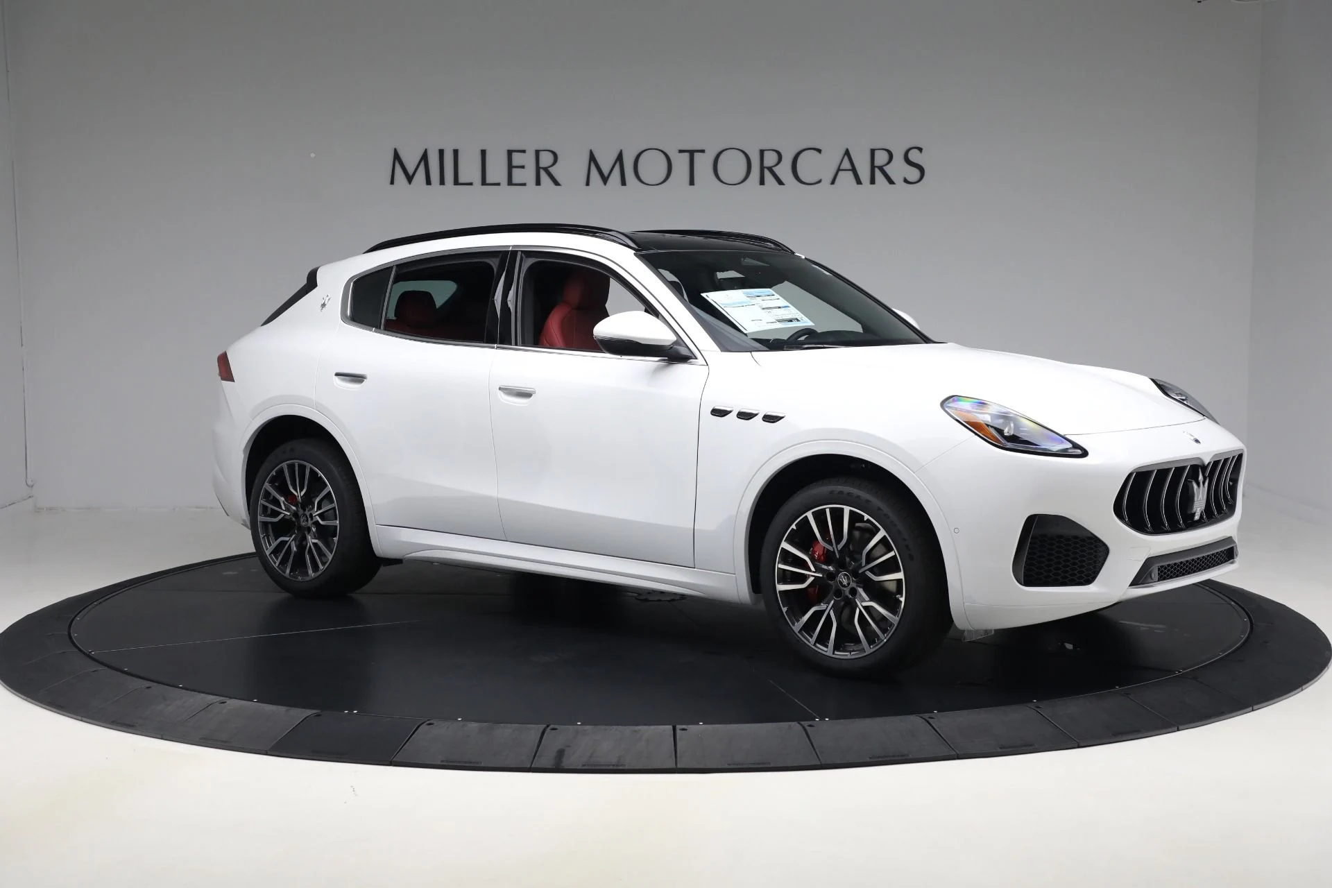 mph009_876473935_New_2025_Maserati_Grecale_76135a52cd